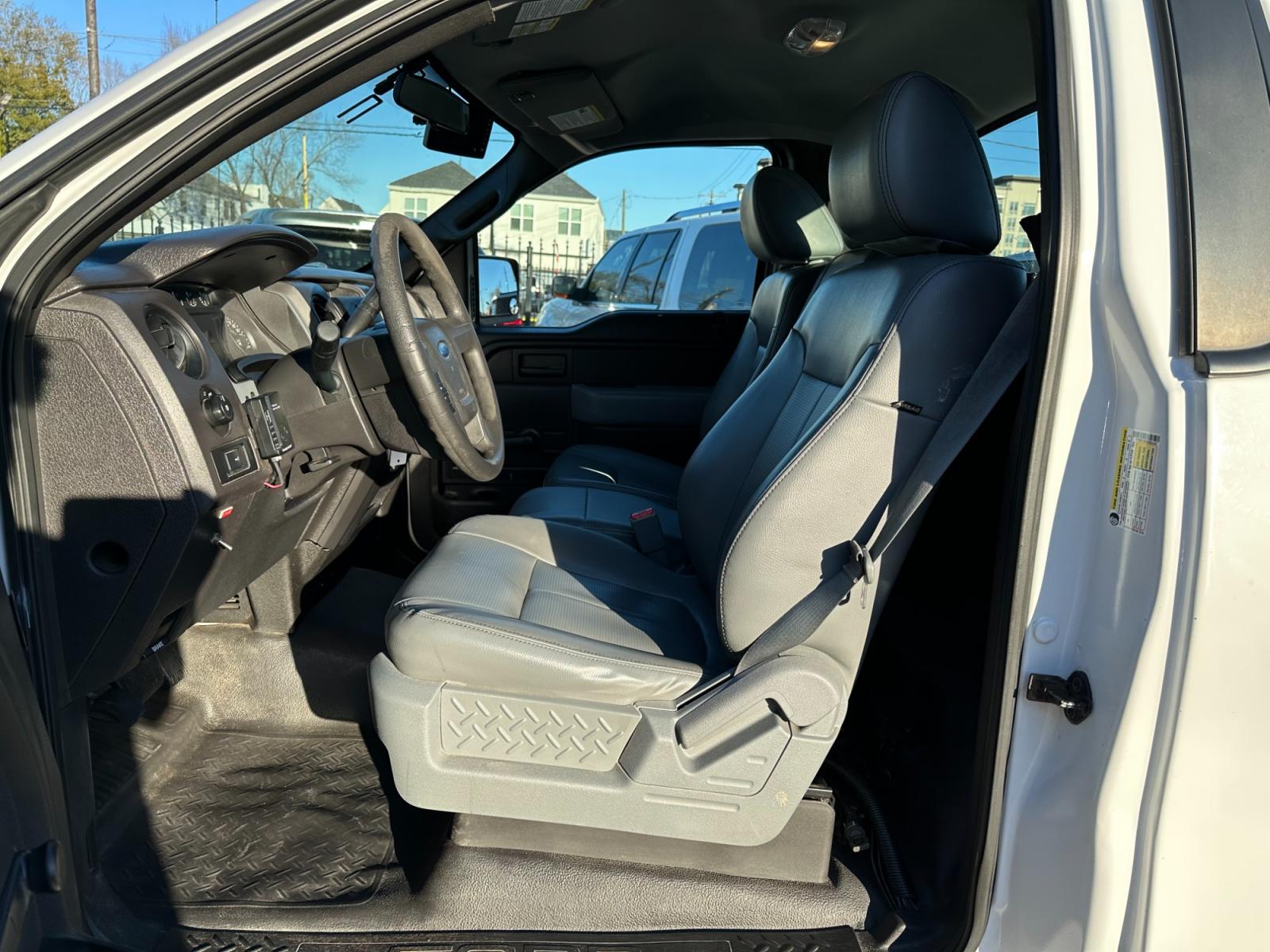 2012 White /Gray Ford F-150 XL (1FTMF1CMXCF) with an 3.7L V6 DOHC 24V engine, 6-Speed Automatic transmission, located at 1501 West 15th St., Houston, 77008, (713) 869-2925, 29.797941, -95.411789 - Photo #5
