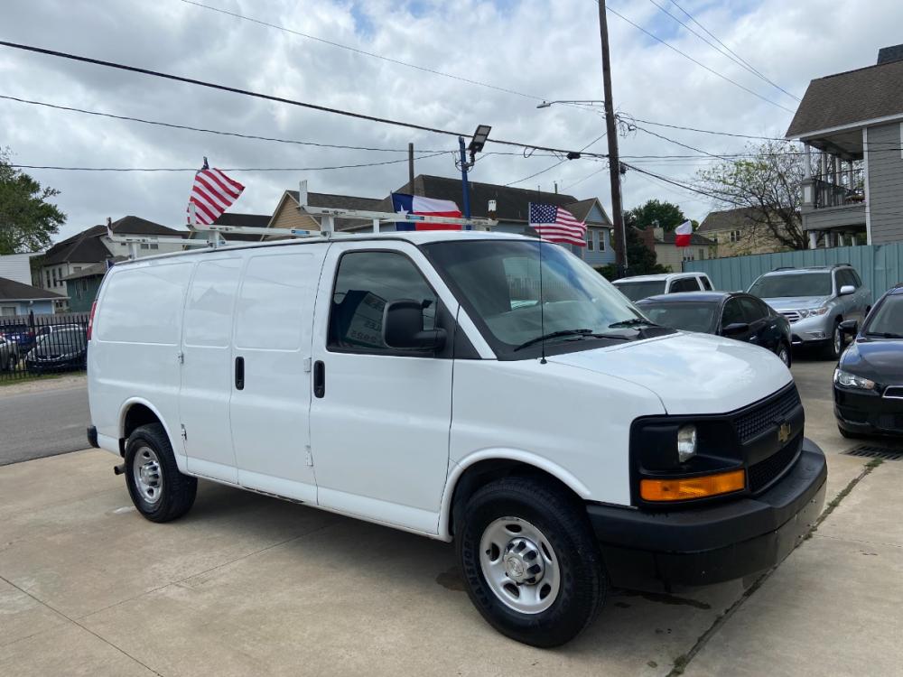 2016 /Grey Chevrolet Express 2500 Cargo (1GCWGAFF2G1) with an 4.8L V8 FFV engine, 6-Speed Automatic transmission, located at 1501 West 15th St., Houston, 77008, (713) 869-2925, 29.797941, -95.411789 - Photo #4