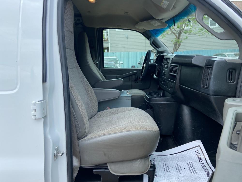 2016 /Grey Chevrolet Express 2500 Cargo (1GCWGAFF2G1) with an 4.8L V8 FFV engine, 6-Speed Automatic transmission, located at 1501 West 15th St., Houston, 77008, (713) 869-2925, 29.797941, -95.411789 - Photo #6