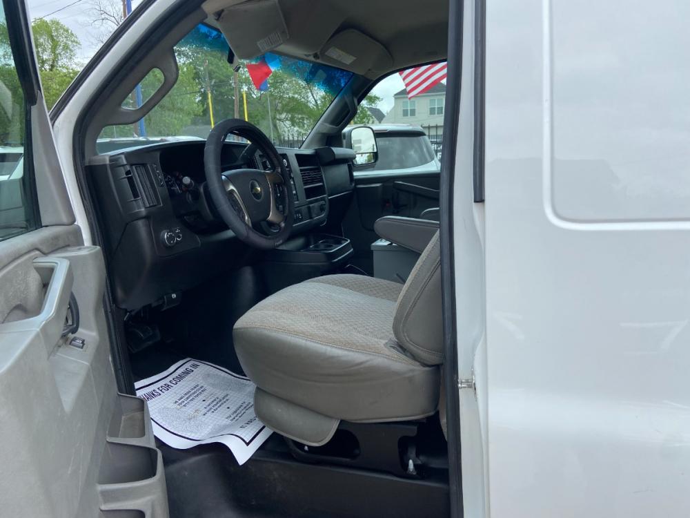 2016 /Grey Chevrolet Express 2500 Cargo (1GCWGAFF2G1) with an 4.8L V8 FFV engine, 6-Speed Automatic transmission, located at 1501 West 15th St., Houston, 77008, (713) 869-2925, 29.797941, -95.411789 - Photo #7