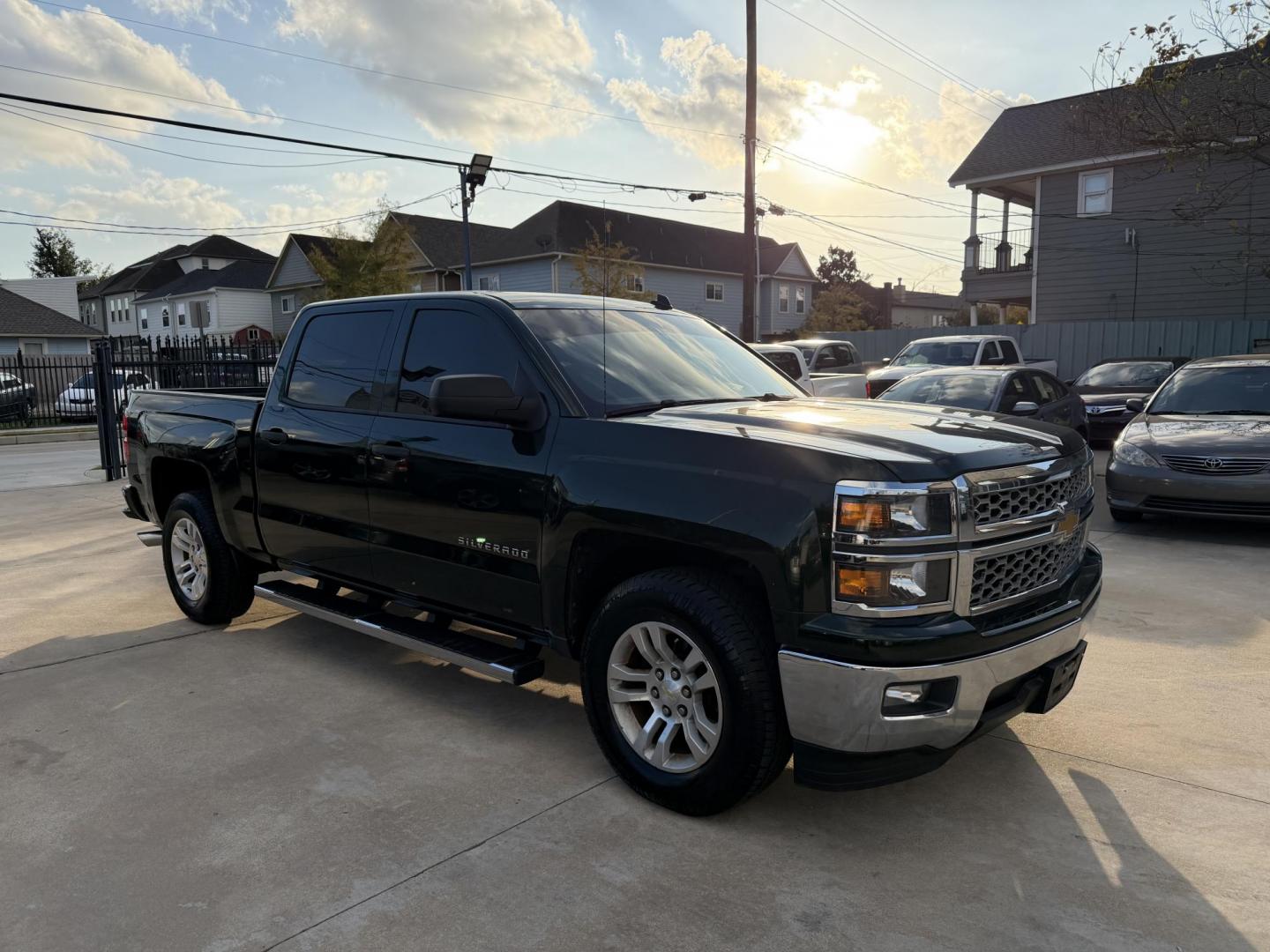 2014 Green /Black Chevrolet Silverado 1500 1LT Crew Cab 2WD (3GCPCREH2EG) with an 4.3L V6 OHV 12V engine, 6-Speed Automatic transmission, located at 1501 West 15th St., Houston, 77008, (713) 869-2925, 29.797941, -95.411789 - Photo#1
