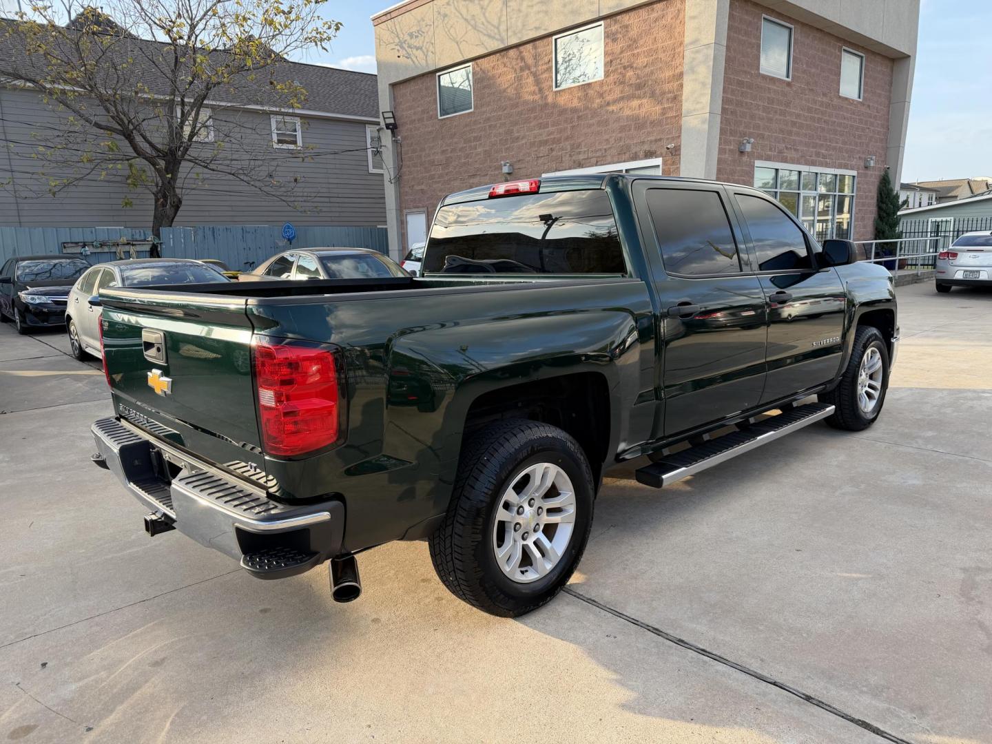2014 Green /Black Chevrolet Silverado 1500 1LT Crew Cab 2WD (3GCPCREH2EG) with an 4.3L V6 OHV 12V engine, 6-Speed Automatic transmission, located at 1501 West 15th St., Houston, 77008, (713) 869-2925, 29.797941, -95.411789 - Photo#2