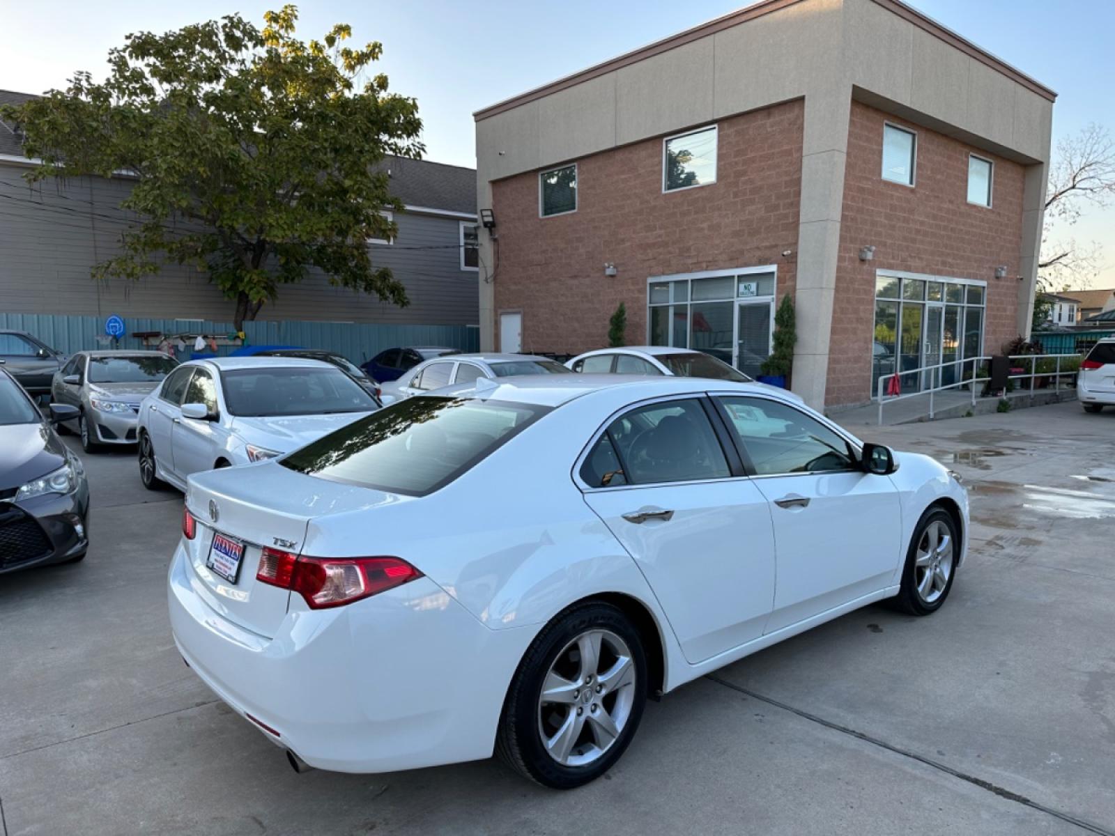 2013 White /Black Acura TSX 5-Speed AT (JH4CU2F48DC) with an 2.4L L4 DOHC 16V engine, 5-Speed Automatic transmission, located at 1501 West 15th St., Houston, 77008, (713) 869-2925, 29.797941, -95.411789 - Photo #2