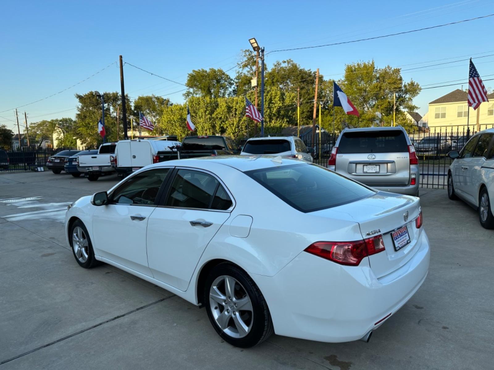 2013 White /Black Acura TSX 5-Speed AT (JH4CU2F48DC) with an 2.4L L4 DOHC 16V engine, 5-Speed Automatic transmission, located at 1501 West 15th St., Houston, 77008, (713) 869-2925, 29.797941, -95.411789 - Photo #3