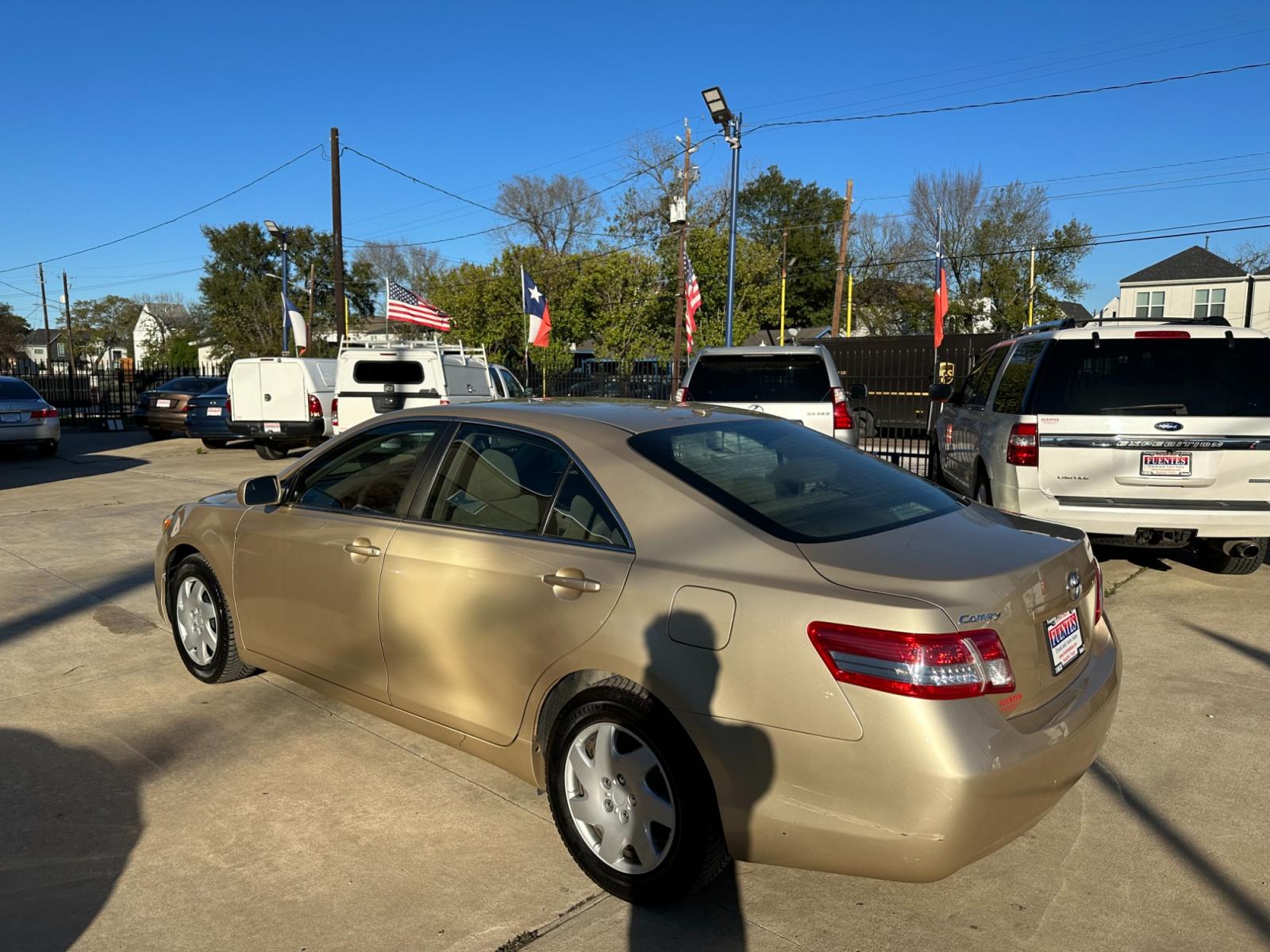 2011 /Grey Toyota Camry Base (4T4BF3EK9BR) with an 2.5L L4 DOHC 16V engine, 6-Speed Automatic transmission, located at 1501 West 15th St., Houston, 77008, (713) 869-2925, 29.797941, -95.411789 - Photo #3
