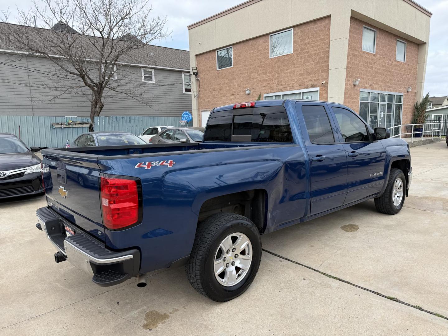 2015 Blue /Beige Chevrolet Silverado 1500 LT (1GCVKREC5FZ) with an 5.3L V8 OHV 16V engine, 6-Speed Automatic transmission, located at 1501 West 15th St., Houston, 77008, (713) 869-2925, 29.797941, -95.411789 - Photo#2