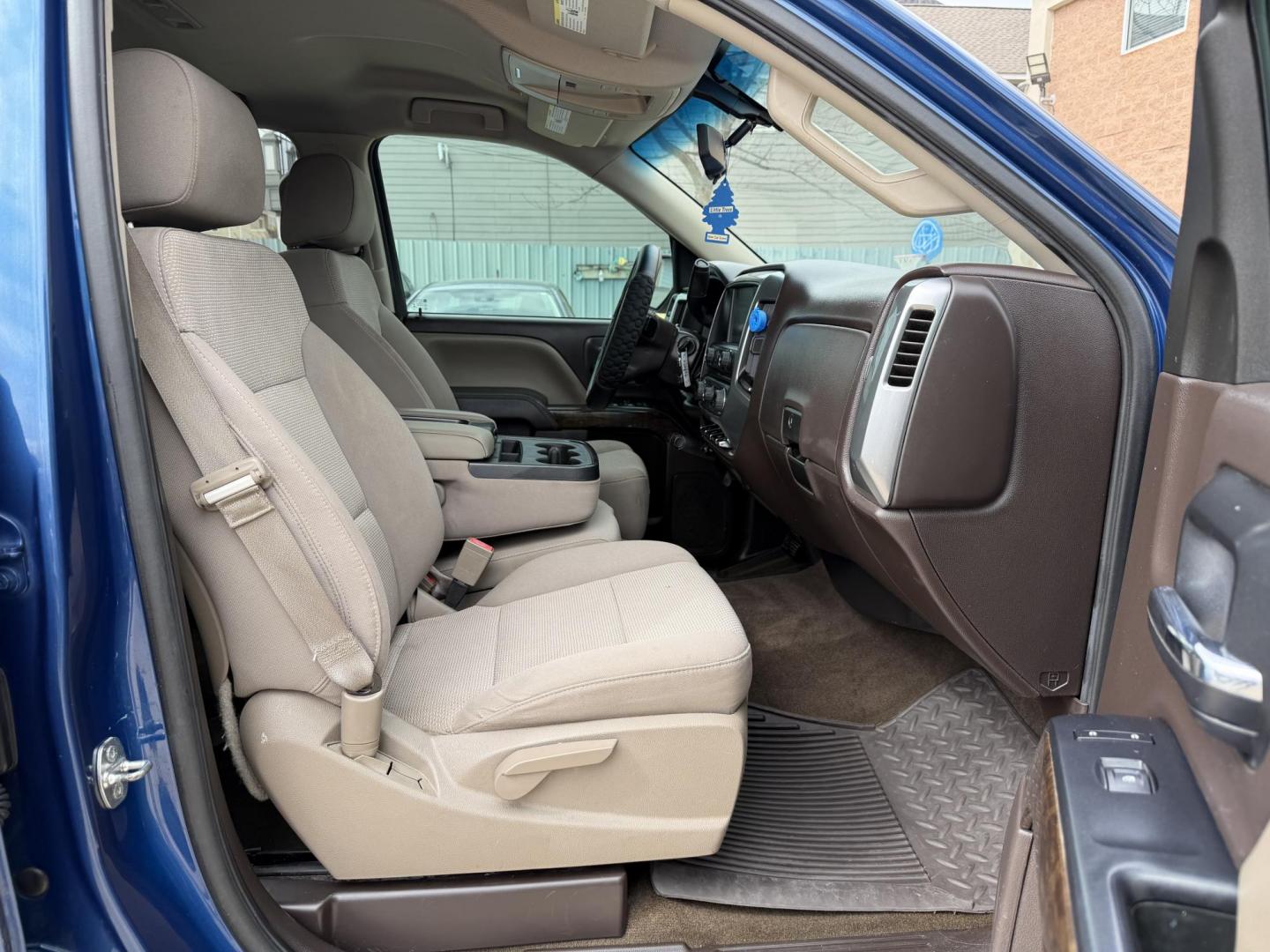 2015 Blue /Beige Chevrolet Silverado 1500 LT (1GCVKREC5FZ) with an 5.3L V8 OHV 16V engine, 6-Speed Automatic transmission, located at 1501 West 15th St., Houston, 77008, (713) 869-2925, 29.797941, -95.411789 - Photo#4