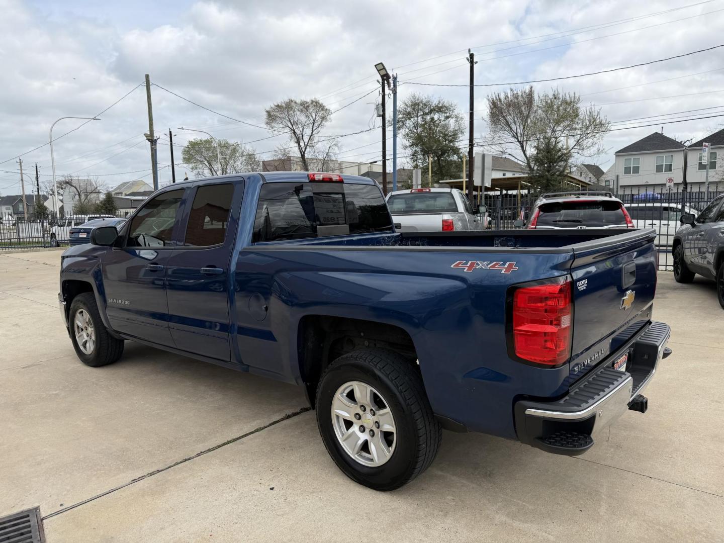 2015 Blue /Beige Chevrolet Silverado 1500 LT (1GCVKREC5FZ) with an 5.3L V8 OHV 16V engine, 6-Speed Automatic transmission, located at 1501 West 15th St., Houston, 77008, (713) 869-2925, 29.797941, -95.411789 - Photo#3