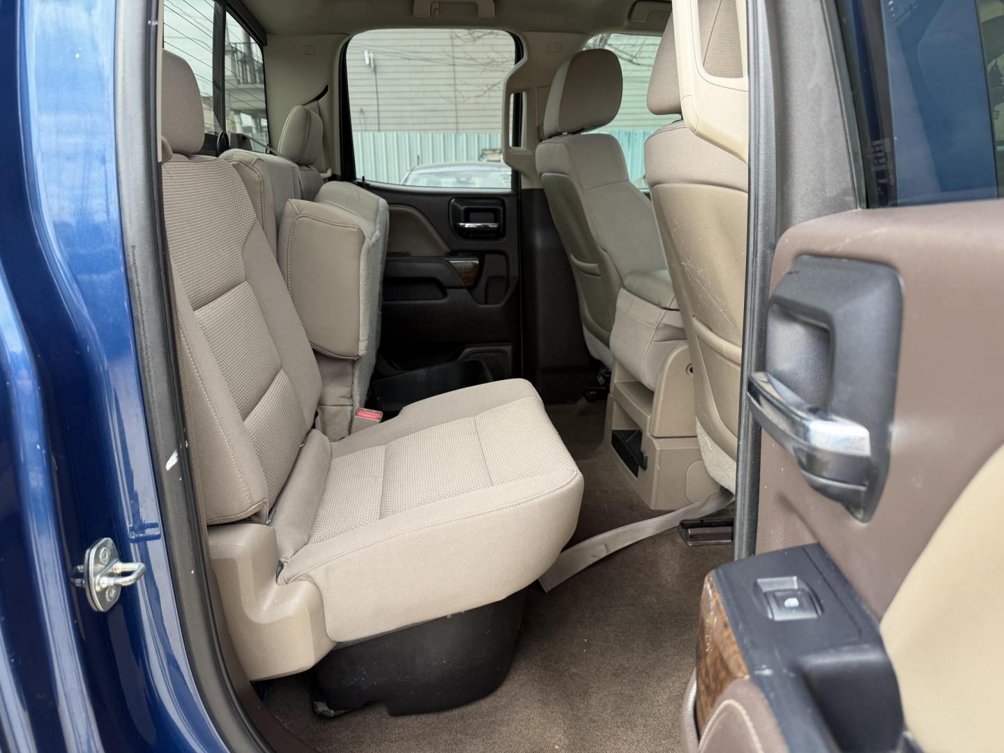 2015 Blue /Beige Chevrolet Silverado 1500 LT (1GCVKREC5FZ) with an 5.3L V8 OHV 16V engine, 6-Speed Automatic transmission, located at 1501 West 15th St., Houston, 77008, (713) 869-2925, 29.797941, -95.411789 - Photo#5