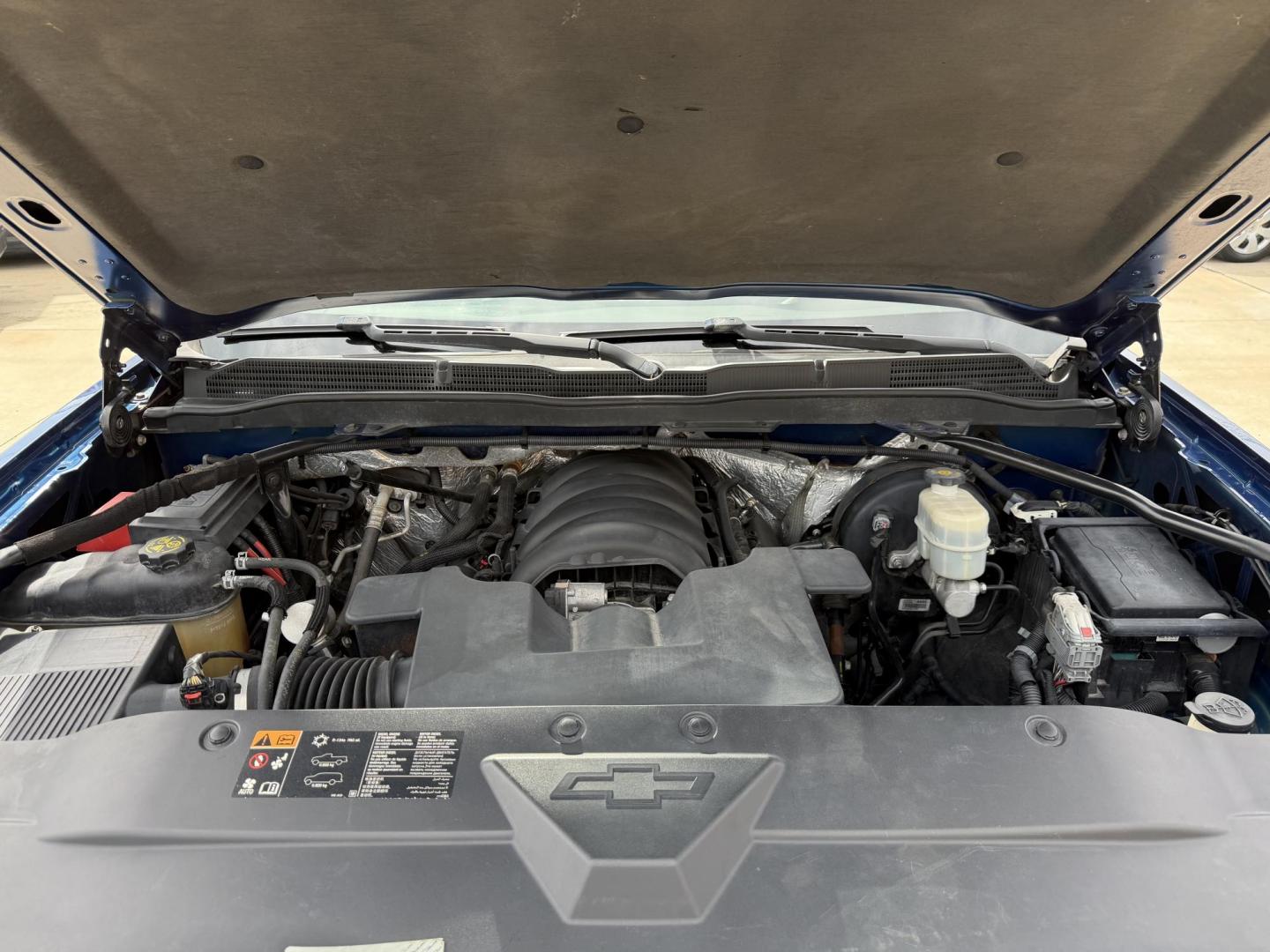 2015 Blue /Beige Chevrolet Silverado 1500 LT (1GCVKREC5FZ) with an 5.3L V8 OHV 16V engine, 6-Speed Automatic transmission, located at 1501 West 15th St., Houston, 77008, (713) 869-2925, 29.797941, -95.411789 - Photo#9