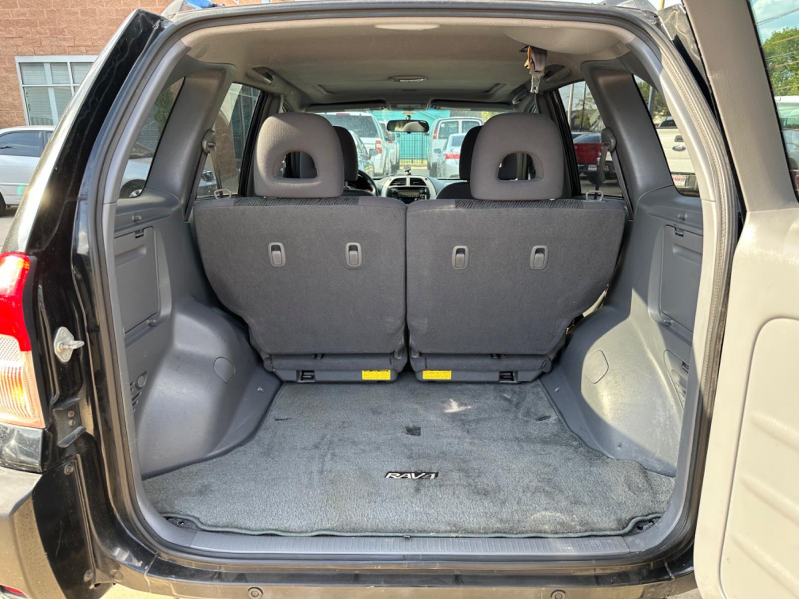 2002 Black /Gray Toyota RAV4 2WD (JTEGH20V720) with an 2.0L L4 DOHC 16V engine, AUTOMATIC transmission, located at 1501 West 15th St., Houston, 77008, (713) 869-2925, 29.797941, -95.411789 - Photo #4