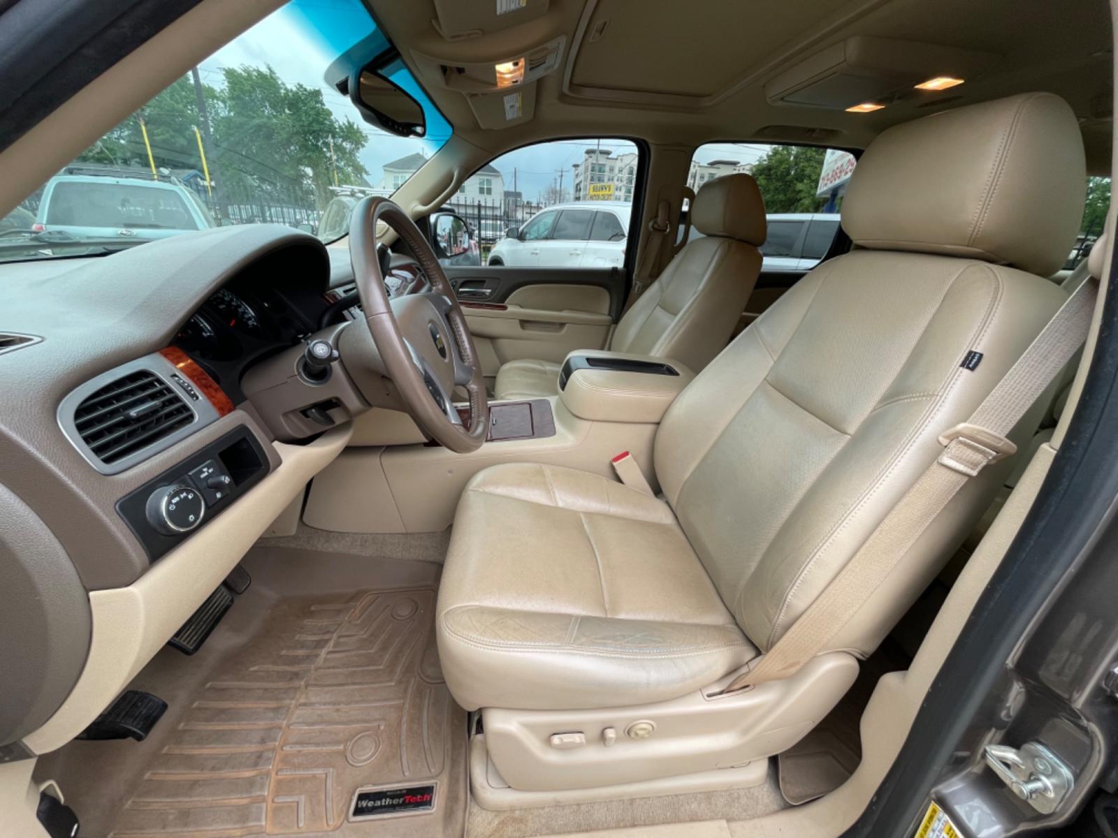 2014 Brown /Beige Chevrolet Suburban LTZ (1GNSCKE04ER) with an 5.3L V8 OHV 16V FFV engine, 6-Speed Automatic transmission, located at 1501 West 15th St., Houston, 77008, (713) 869-2925, 29.797941, -95.411789 - Photo #4