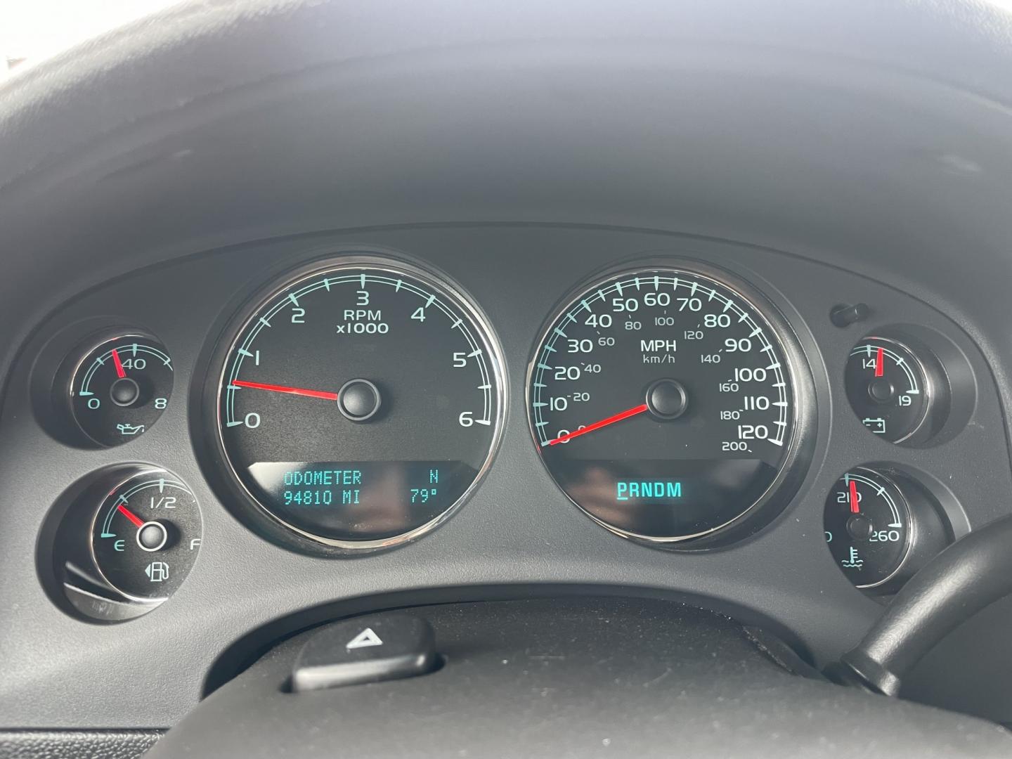 2009 White /Black Chevrolet Tahoe LT (1GNFK23009R) with an 5.3L V8 OHV 16V FFV engine, 4-Speed Automatic Overdrive transmission, located at 1501 West 15th St., Houston, 77008, (713) 869-2925, 29.797941, -95.411789- Photo#23