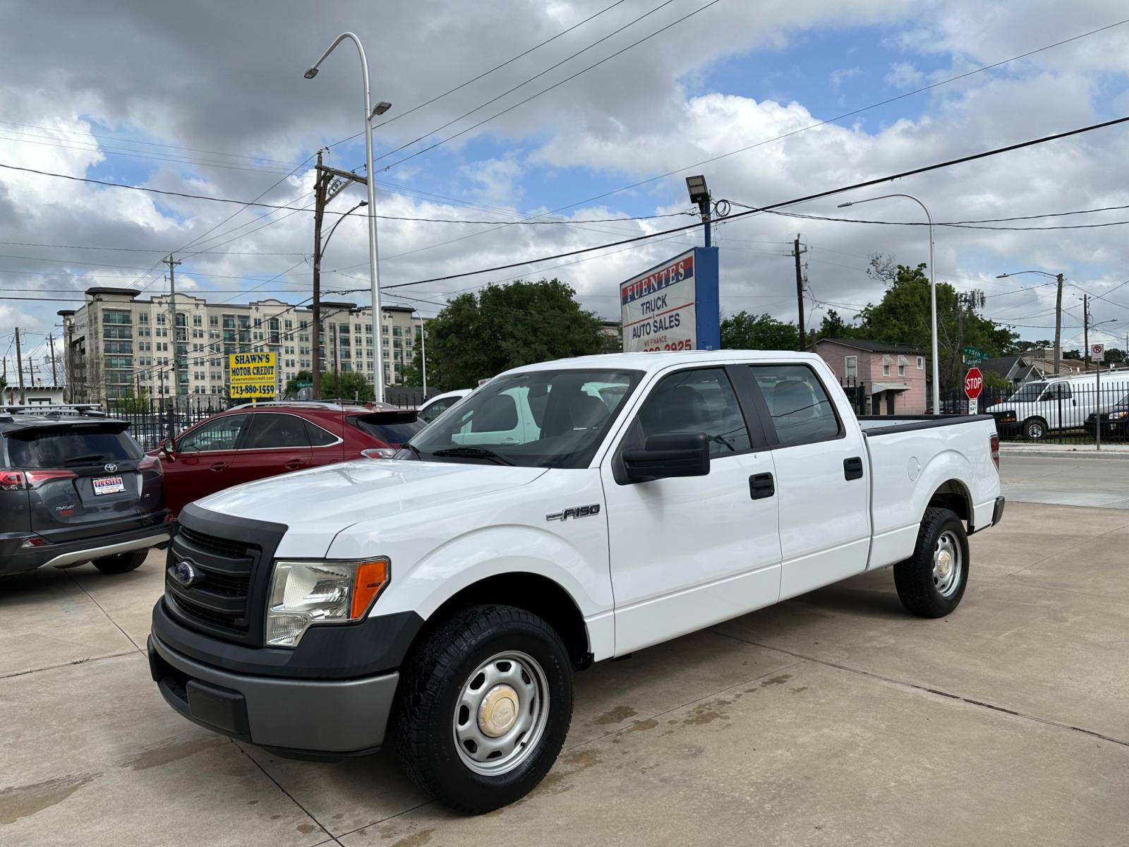 2014 White /Grey Ford F-150 XLT HD SuperCrew (1FTVW1CF5EK) with an 5.0L V8 engine, 6A transmission, located at 1501 West 15th St., Houston, 77008, (713) 869-2925, 29.797941, -95.411789 - Photo #0