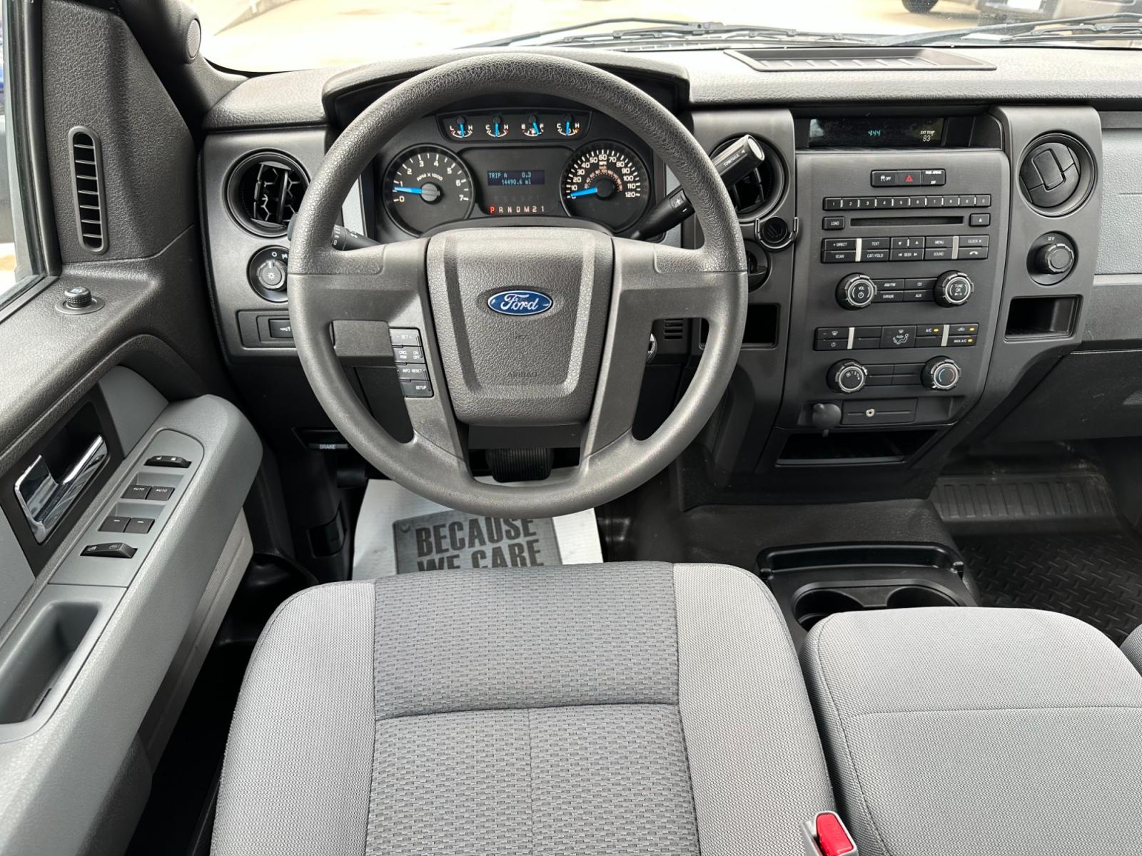 2014 White /Grey Ford F-150 XLT HD SuperCrew (1FTVW1CF5EK) with an 5.0L V8 engine, 6A transmission, located at 1501 West 15th St., Houston, 77008, (713) 869-2925, 29.797941, -95.411789 - Photo #8