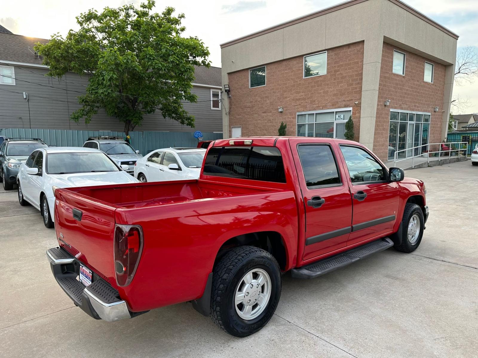 2007 Red /Black Chevrolet Colorado LT1 Crew Cab 2WD (1GCCS13E078) with an 3.7L L5 DOHC 20V engine, 4-Speed Automatic Overdrive transmission, located at 1501 West 15th St., Houston, 77008, (713) 869-2925, 29.797941, -95.411789 - Photo #2