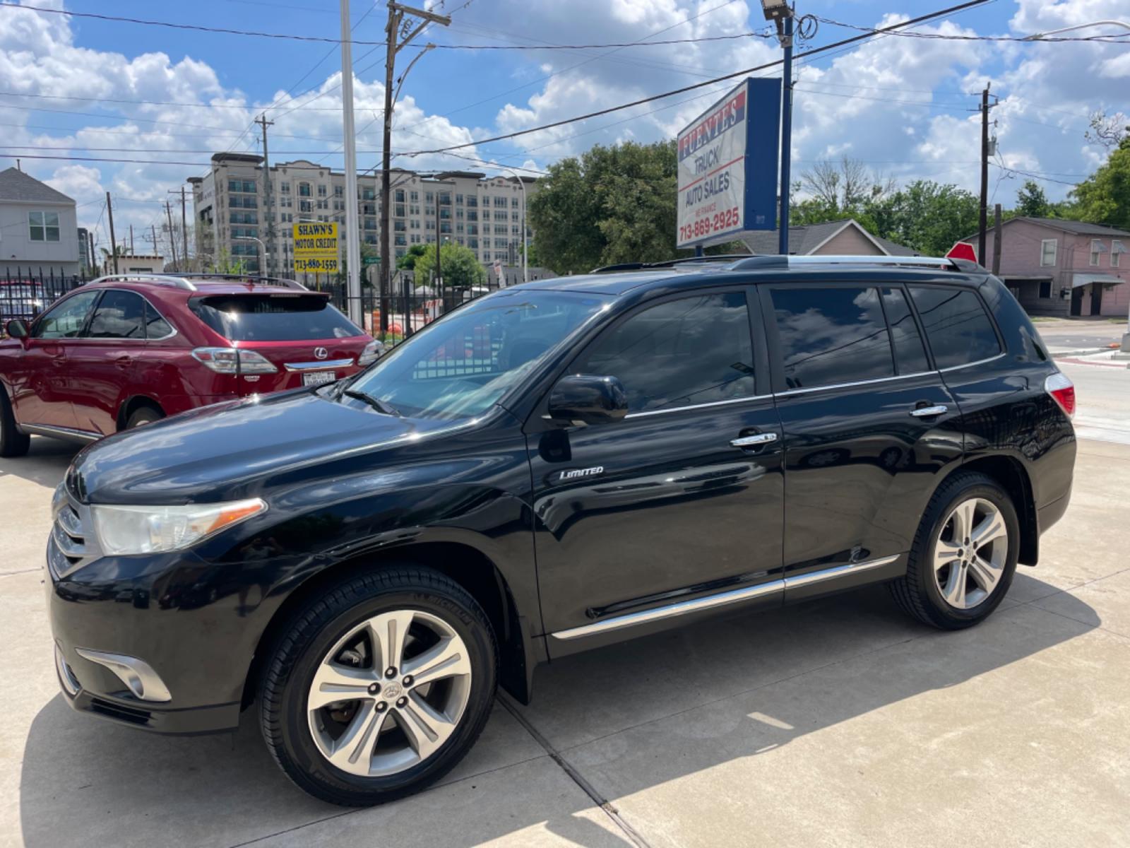 2013 Black /Black Toyota Highlander Limited 2WD (5TDYK3EH8DS) with an 3.5L V6 DOHC 24V engine, 5-Speed Automatic transmission, located at 1501 West 15th St., Houston, 77008, (713) 869-2925, 29.797941, -95.411789 - Photo #0