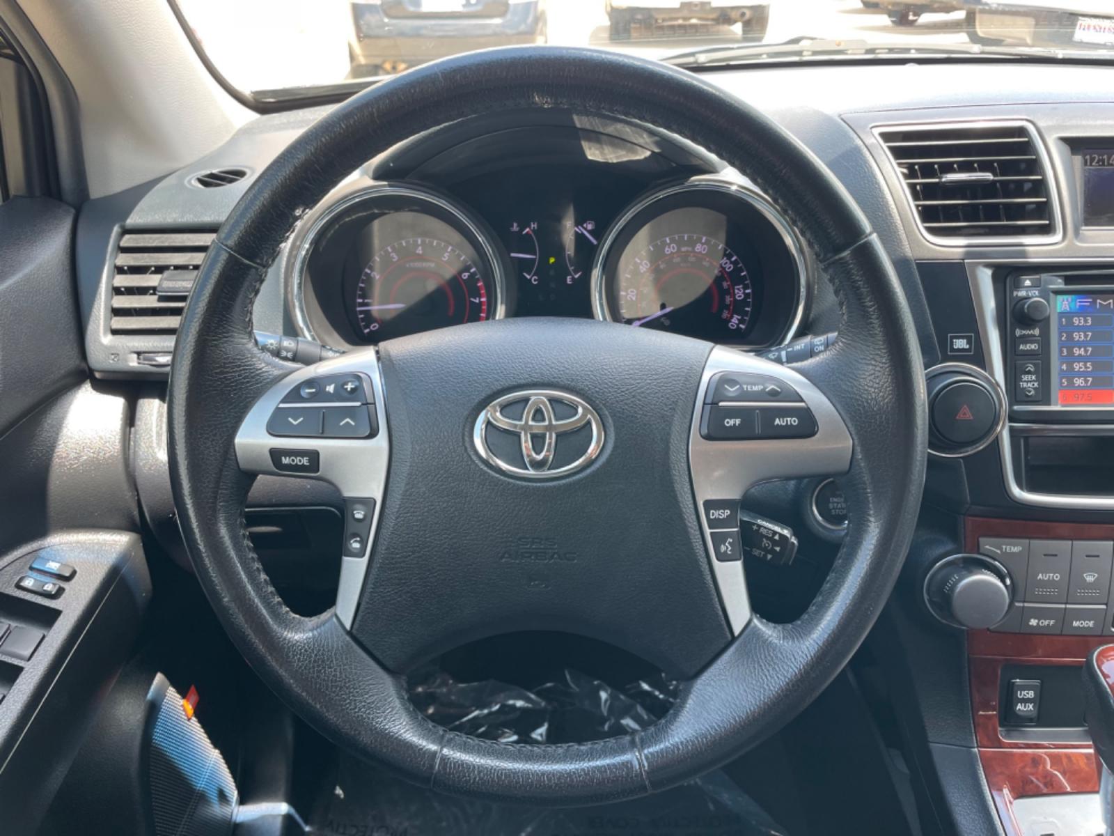 2013 Black /Black Toyota Highlander Limited 2WD (5TDYK3EH8DS) with an 3.5L V6 DOHC 24V engine, 5-Speed Automatic transmission, located at 1501 West 15th St., Houston, 77008, (713) 869-2925, 29.797941, -95.411789 - Photo #11