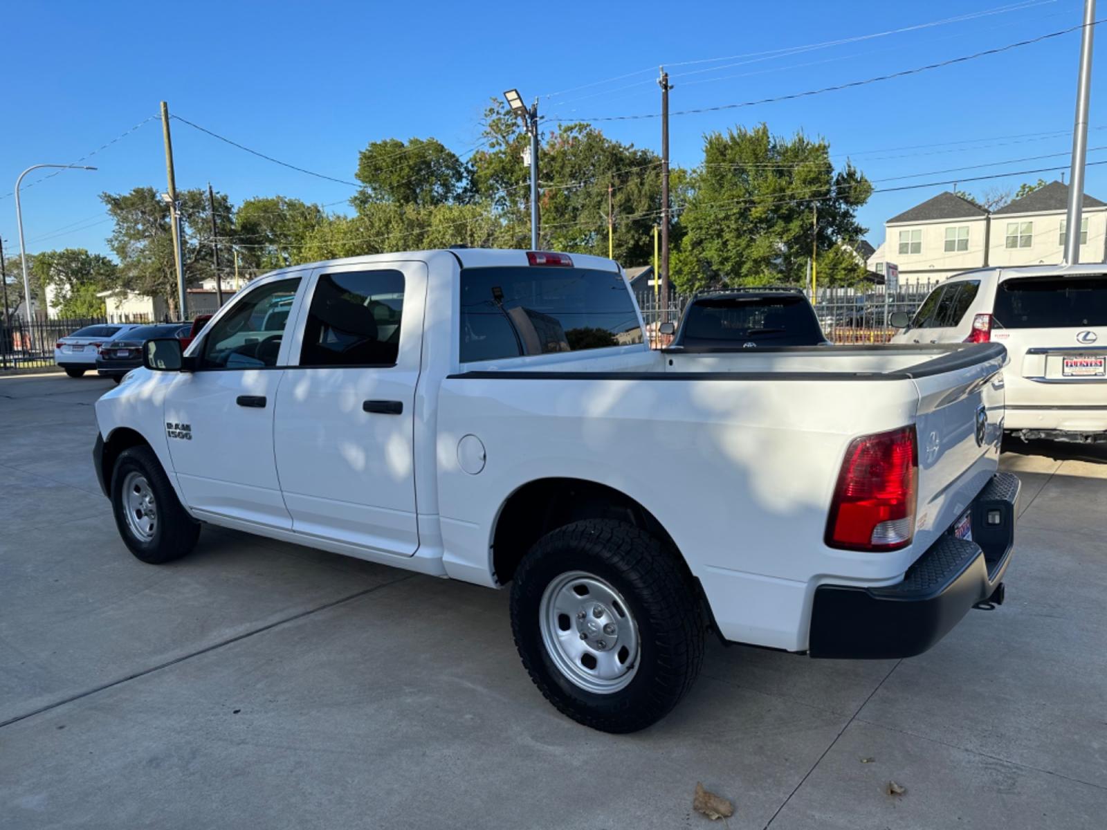 2014 White /Silver RAM 1500 Tradesman Crew Cab SWB 4WD (1C6RR7KG8ES) with an 3.6L V6 DOHC 24V FFV engine, 6-Speed Automatic transmission, located at 1501 West 15th St., Houston, 77008, (713) 869-2925, 29.797941, -95.411789 - Photo #4