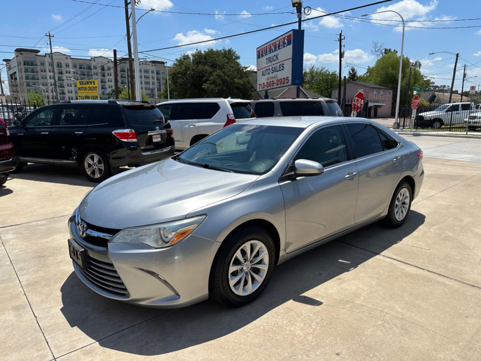 2015 Silver /Silver Toyota Camry SE (4T1BF1FK3FU) with an 2.5L L4 DOHC 16V engine, 6-Speed Automatic transmission, located at 1501 West 15th St., Houston, 77008, (713) 869-2925, 29.797941, -95.411789 - Photo #0