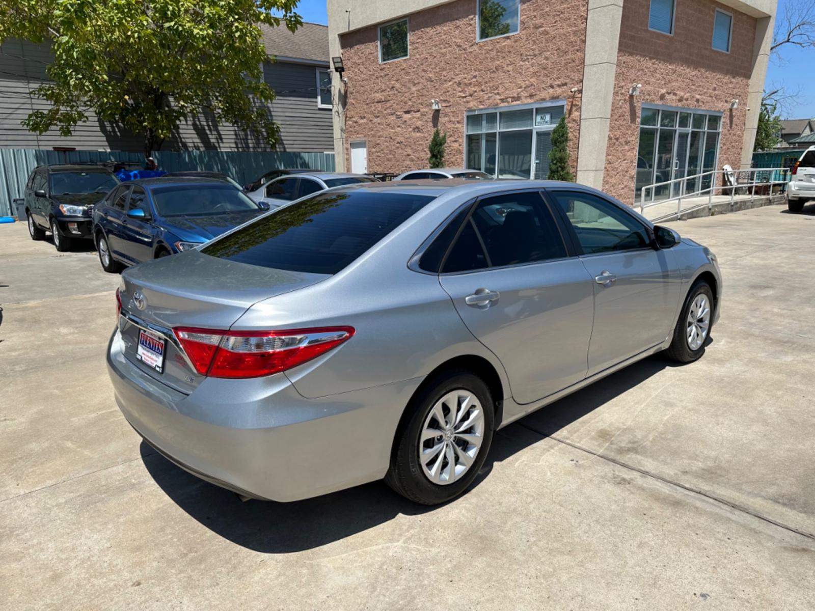 2015 Silver /Silver Toyota Camry SE (4T1BF1FK3FU) with an 2.5L L4 DOHC 16V engine, 6-Speed Automatic transmission, located at 1501 West 15th St., Houston, 77008, (713) 869-2925, 29.797941, -95.411789 - Photo #2