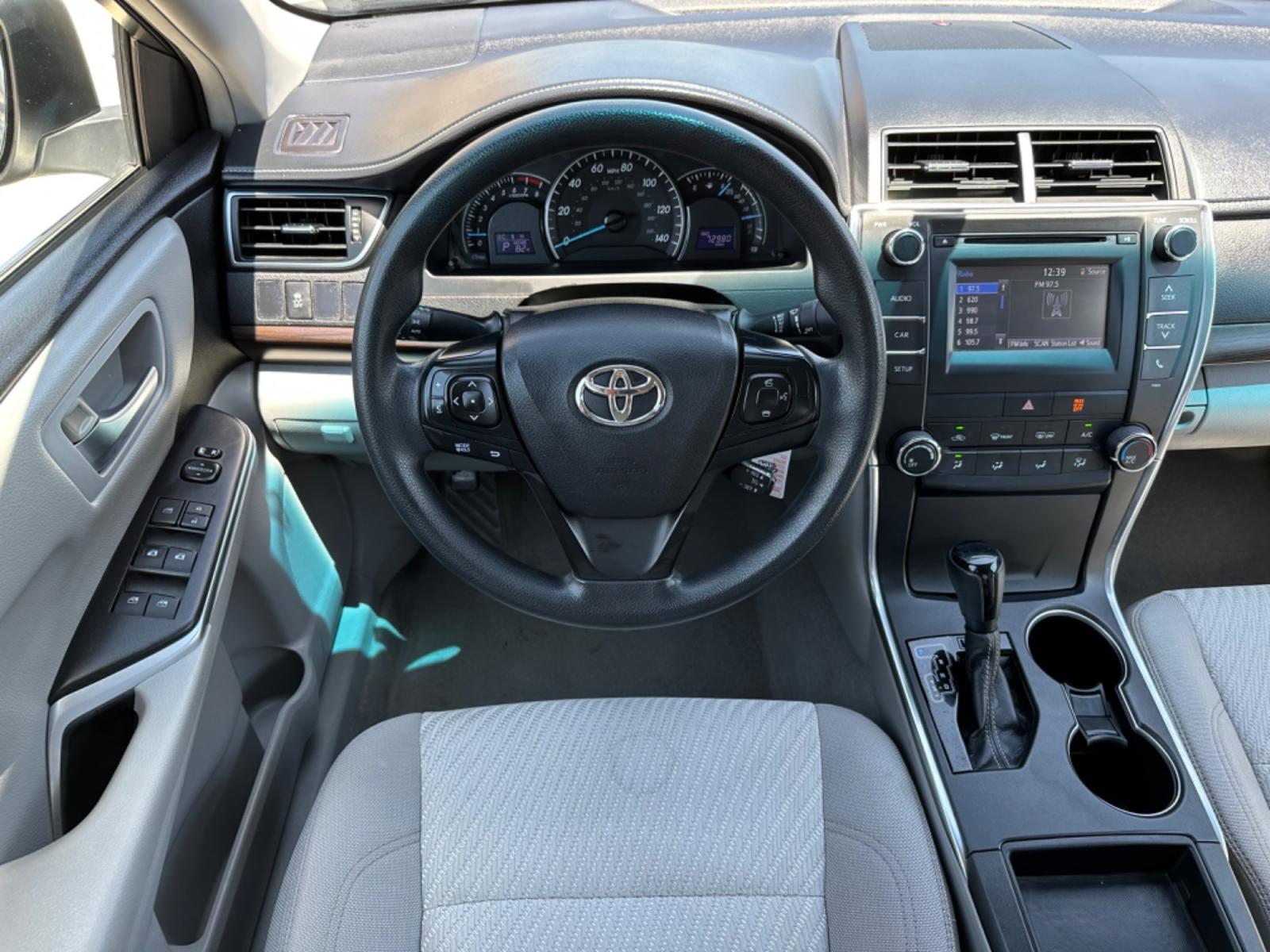 2015 Silver /Silver Toyota Camry SE (4T1BF1FK3FU) with an 2.5L L4 DOHC 16V engine, 6-Speed Automatic transmission, located at 1501 West 15th St., Houston, 77008, (713) 869-2925, 29.797941, -95.411789 - Photo #7