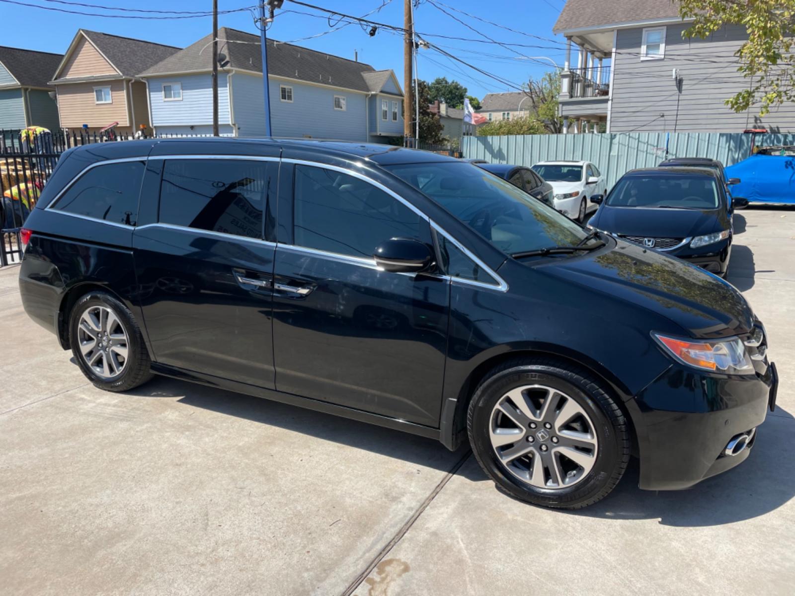 2015 Black /Gray Honda Odyssey Touring (5FNRL5H96FB) with an 3.5L V6 SOHC 24V engine, 6-Speed Automatic transmission, located at 1501 West 15th St., Houston, 77008, (713) 869-2925, 29.797941, -95.411789 - Photo #2