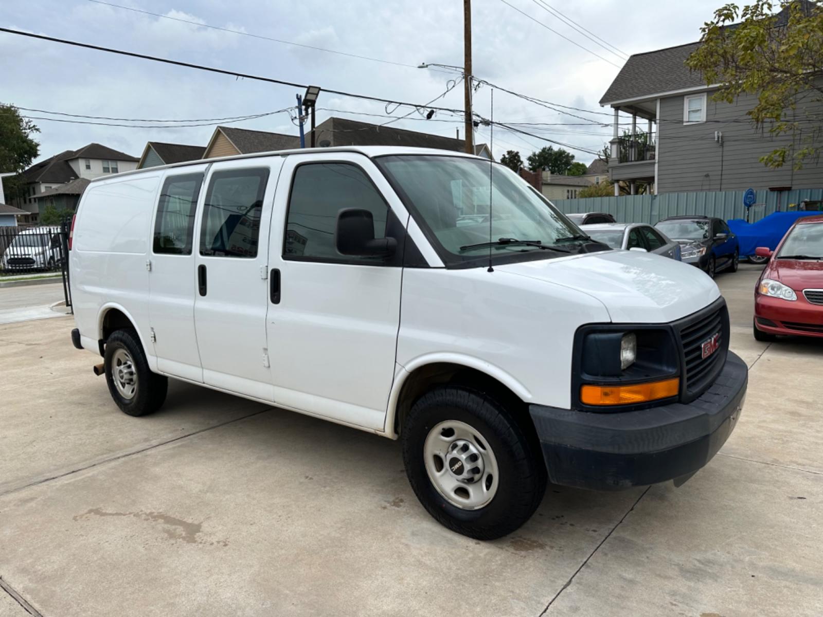 2009 White /Black GMC Savana G2500 Cargo (1GTGG25C791) with an 4.8L V8 OHV 16V engine, 4-Speed Automatic transmission, located at 1501 West 15th St., Houston, 77008, (713) 869-2925, 29.797941, -95.411789 - Photo #1