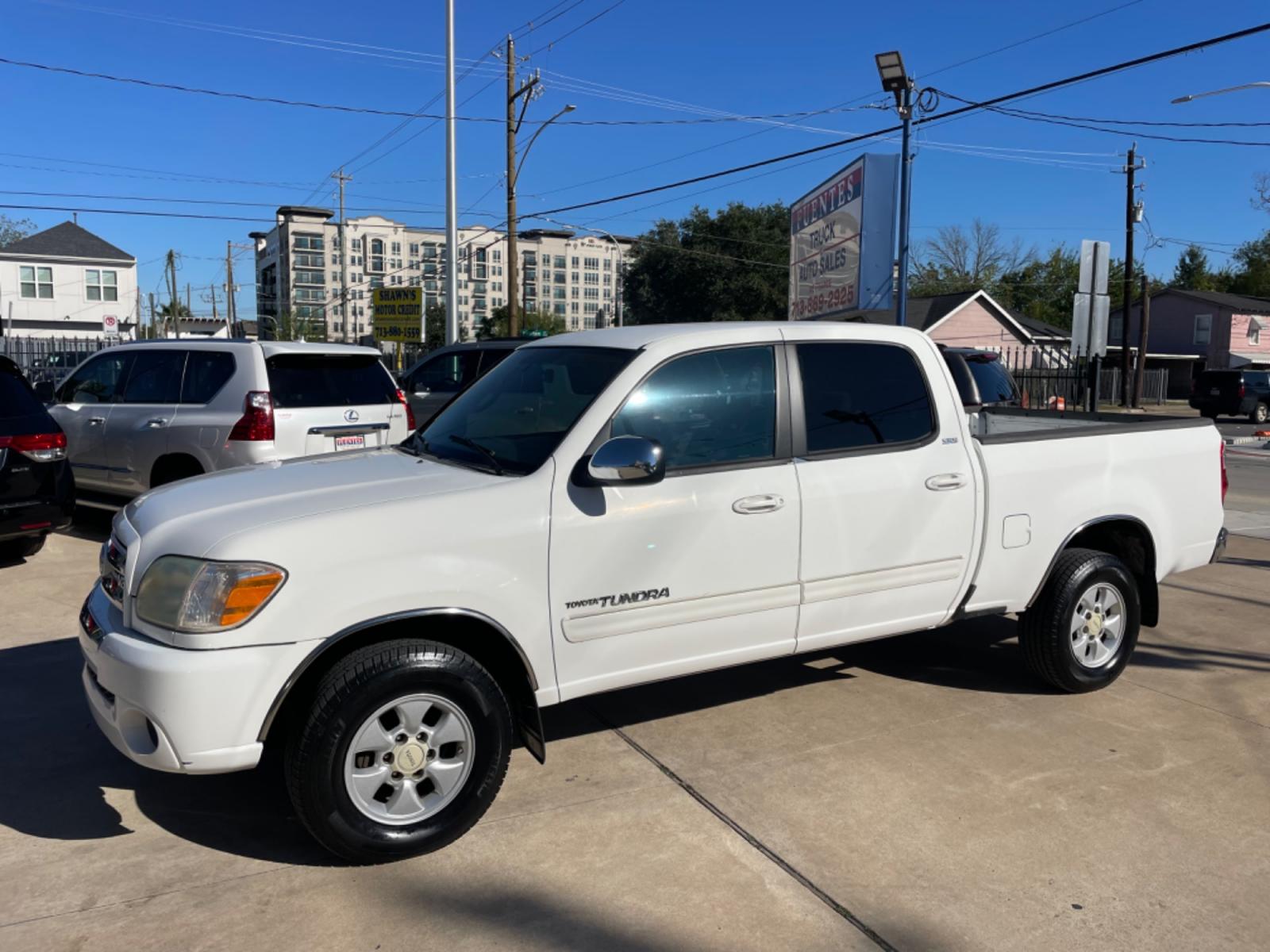 2006 White /Silver Toyota Tundra SR5 Double Cab (5TBET34126S) with an 4.7L V8 DOHC 32V engine, 5-Speed Automatic Overdrive transmission, located at 1501 West 15th St., Houston, 77008, (713) 869-2925, 29.797941, -95.411789 - Photo #0