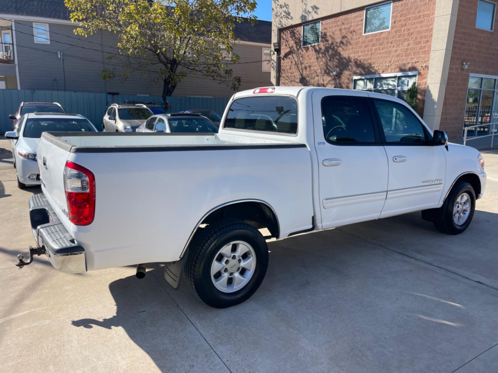 2006 White /Silver Toyota Tundra SR5 Double Cab (5TBET34126S) with an 4.7L V8 DOHC 32V engine, 5-Speed Automatic Overdrive transmission, located at 1501 West 15th St., Houston, 77008, (713) 869-2925, 29.797941, -95.411789 - Photo #2