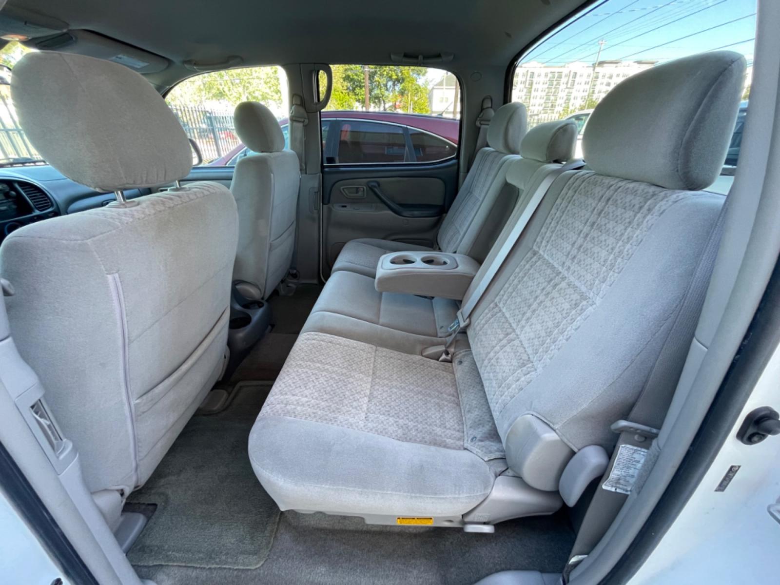2006 White /Silver Toyota Tundra SR5 Double Cab (5TBET34126S) with an 4.7L V8 DOHC 32V engine, 5-Speed Automatic Overdrive transmission, located at 1501 West 15th St., Houston, 77008, (713) 869-2925, 29.797941, -95.411789 - Photo #5