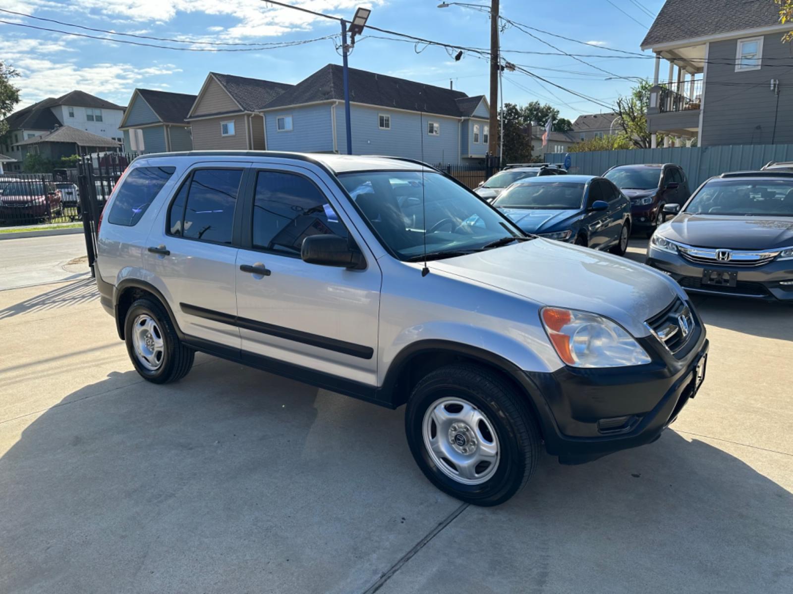 2002 Silver /Black Honda CR-V LX 2WD (JHLRD68532C) with an 2.4L L4 DOHC 16V engine, 4-Speed Automatic Overdrive transmission, located at 1501 West 15th St., Houston, 77008, (713) 869-2925, 29.797941, -95.411789 - Photo #1