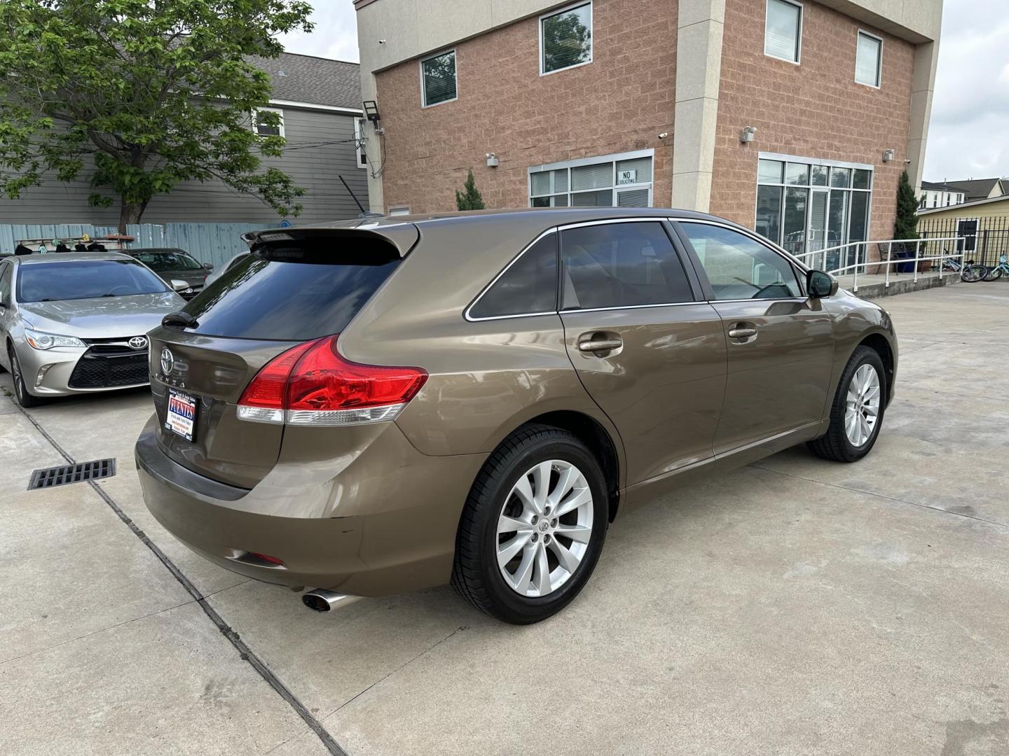 2011 Brown /Tan Toyota Venza Base (4T3ZA3BBXBU) with an 2.7L engine, Automatic transmission, located at 1501 West 15th St., Houston, 77008, (713) 869-2925, 29.797941, -95.411789 - Photo#2