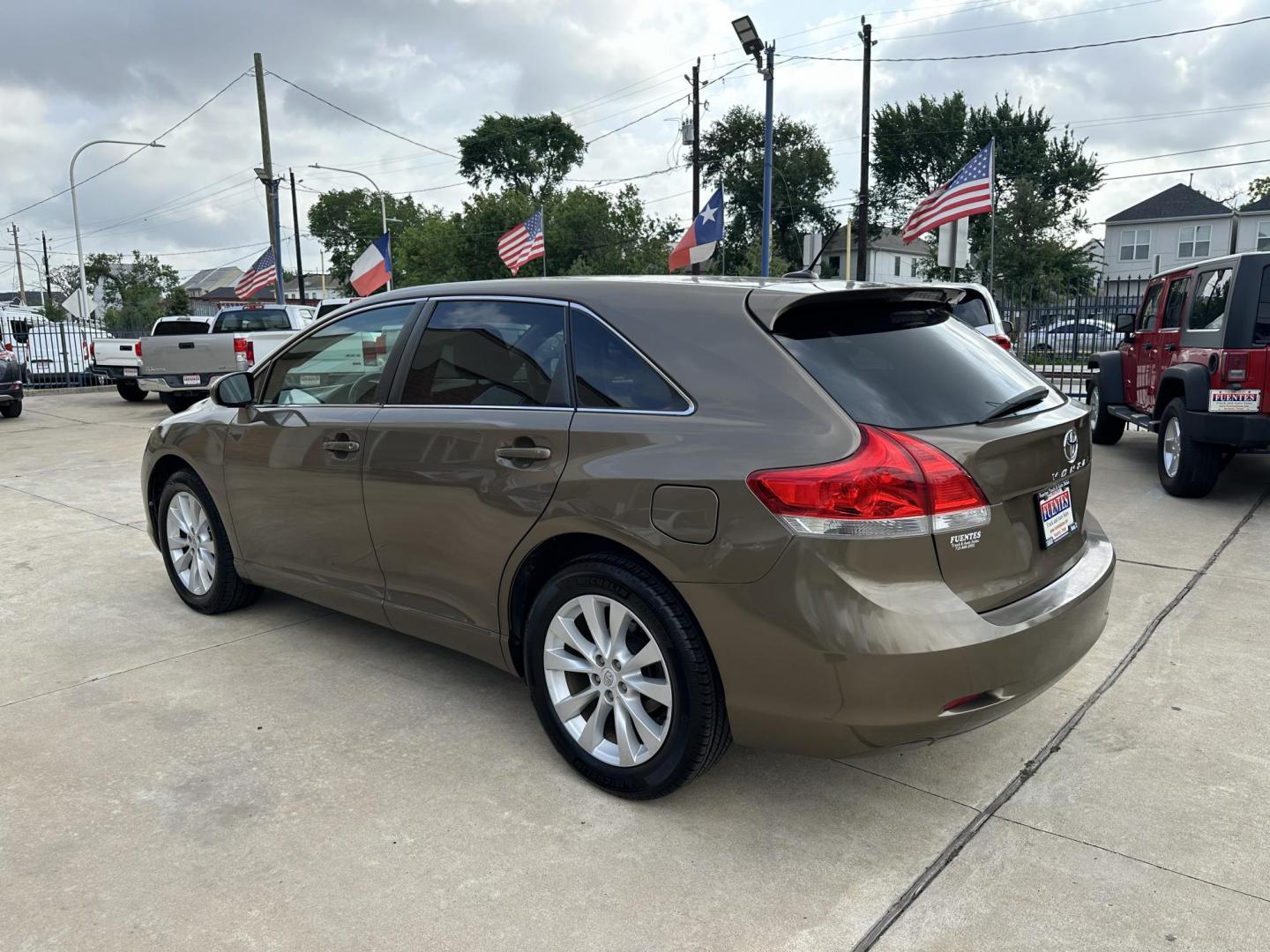2011 Brown /Tan Toyota Venza Base (4T3ZA3BBXBU) with an 2.7L engine, Automatic transmission, located at 1501 West 15th St., Houston, 77008, (713) 869-2925, 29.797941, -95.411789 - Photo#3