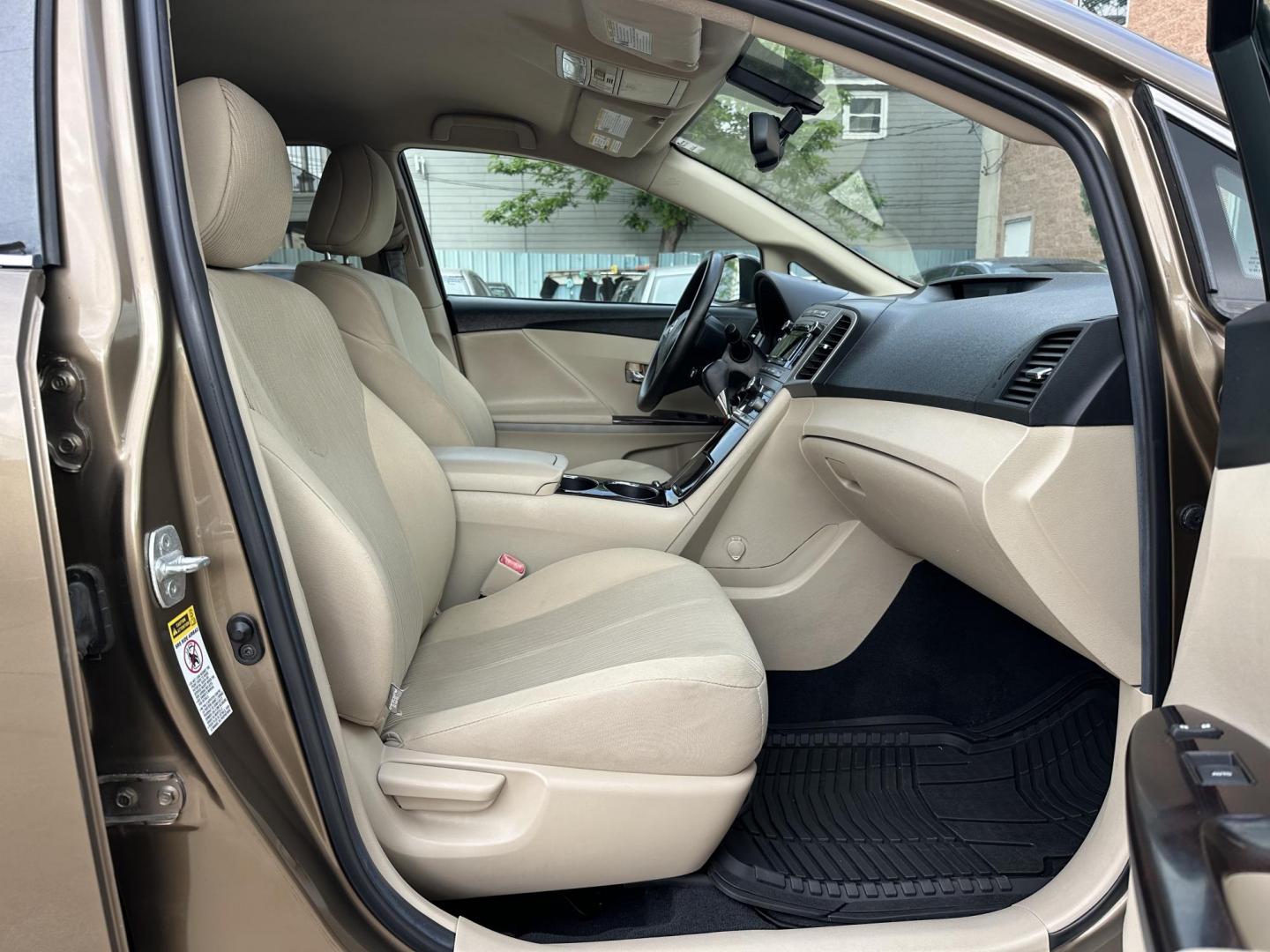 2011 Brown /Tan Toyota Venza Base (4T3ZA3BBXBU) with an 2.7L engine, Automatic transmission, located at 1501 West 15th St., Houston, 77008, (713) 869-2925, 29.797941, -95.411789 - Photo#6