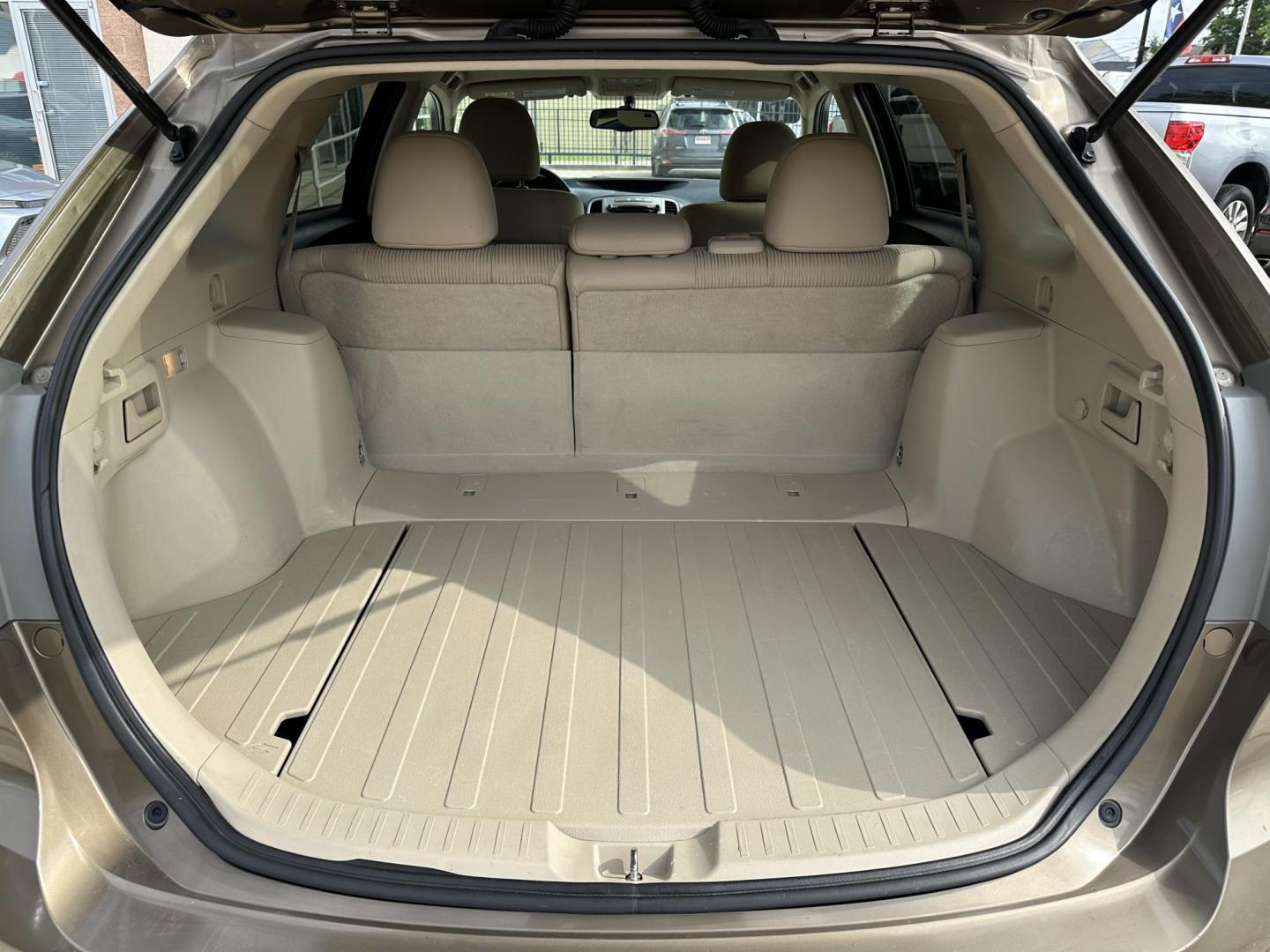 2011 Brown /Tan Toyota Venza Base (4T3ZA3BBXBU) with an 2.7L engine, Automatic transmission, located at 1501 West 15th St., Houston, 77008, (713) 869-2925, 29.797941, -95.411789 - Photo#8
