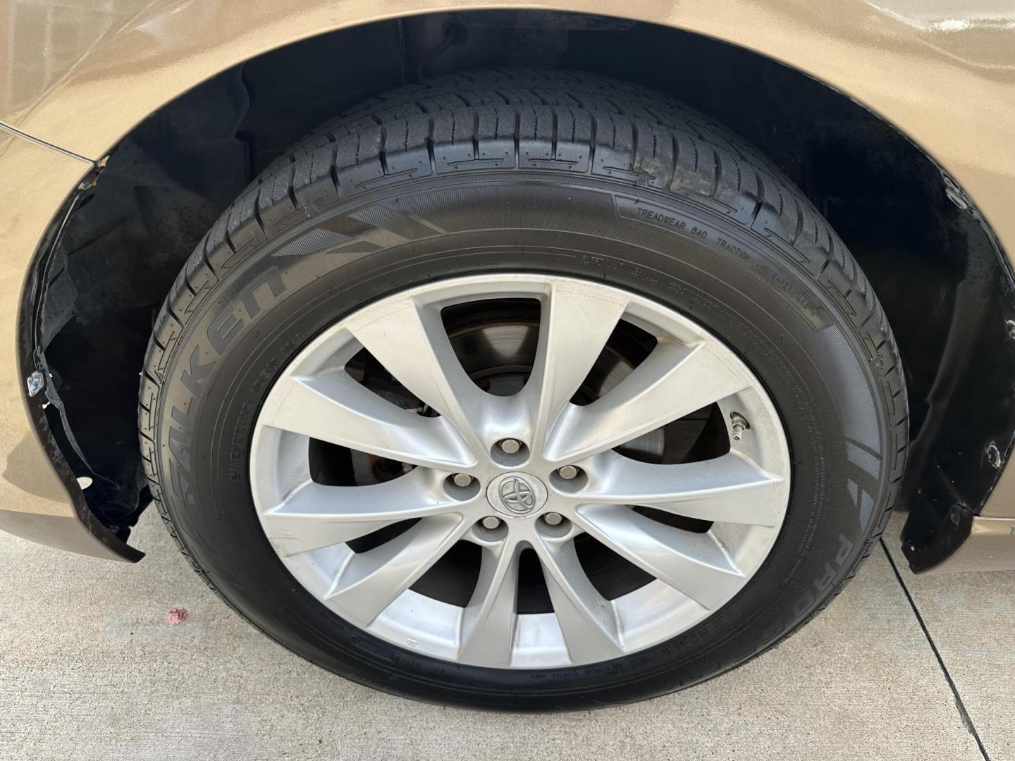 2011 Brown /Tan Toyota Venza Base (4T3ZA3BBXBU) with an 2.7L engine, Automatic transmission, located at 1501 West 15th St., Houston, 77008, (713) 869-2925, 29.797941, -95.411789 - Photo#10