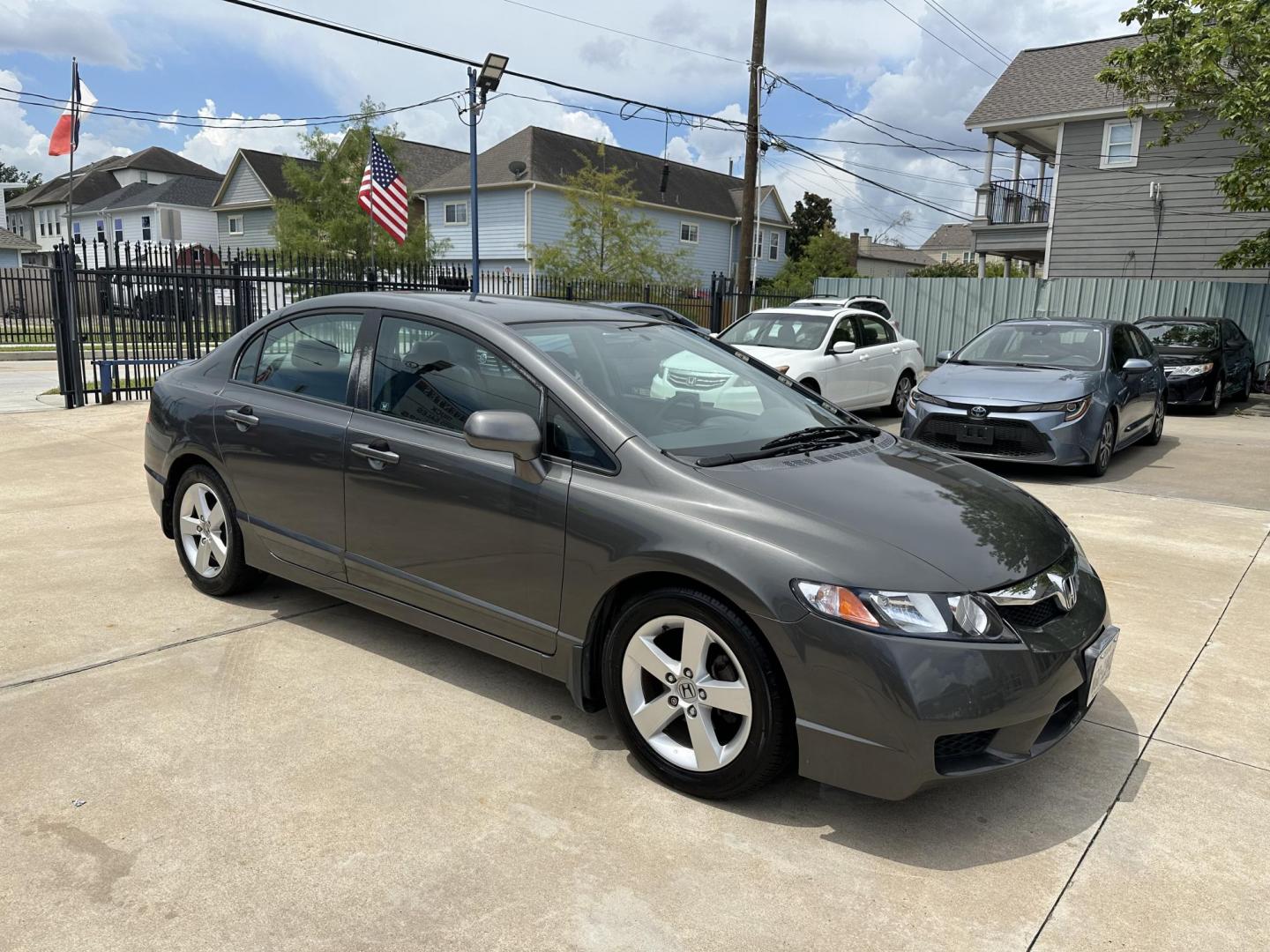 2010 Beige /Silver Honda Civic (2HGFA1F6XAH) , located at 1501 West 15th St., Houston, 77008, (713) 869-2925, 29.797941, -95.411789 - Photo#1
