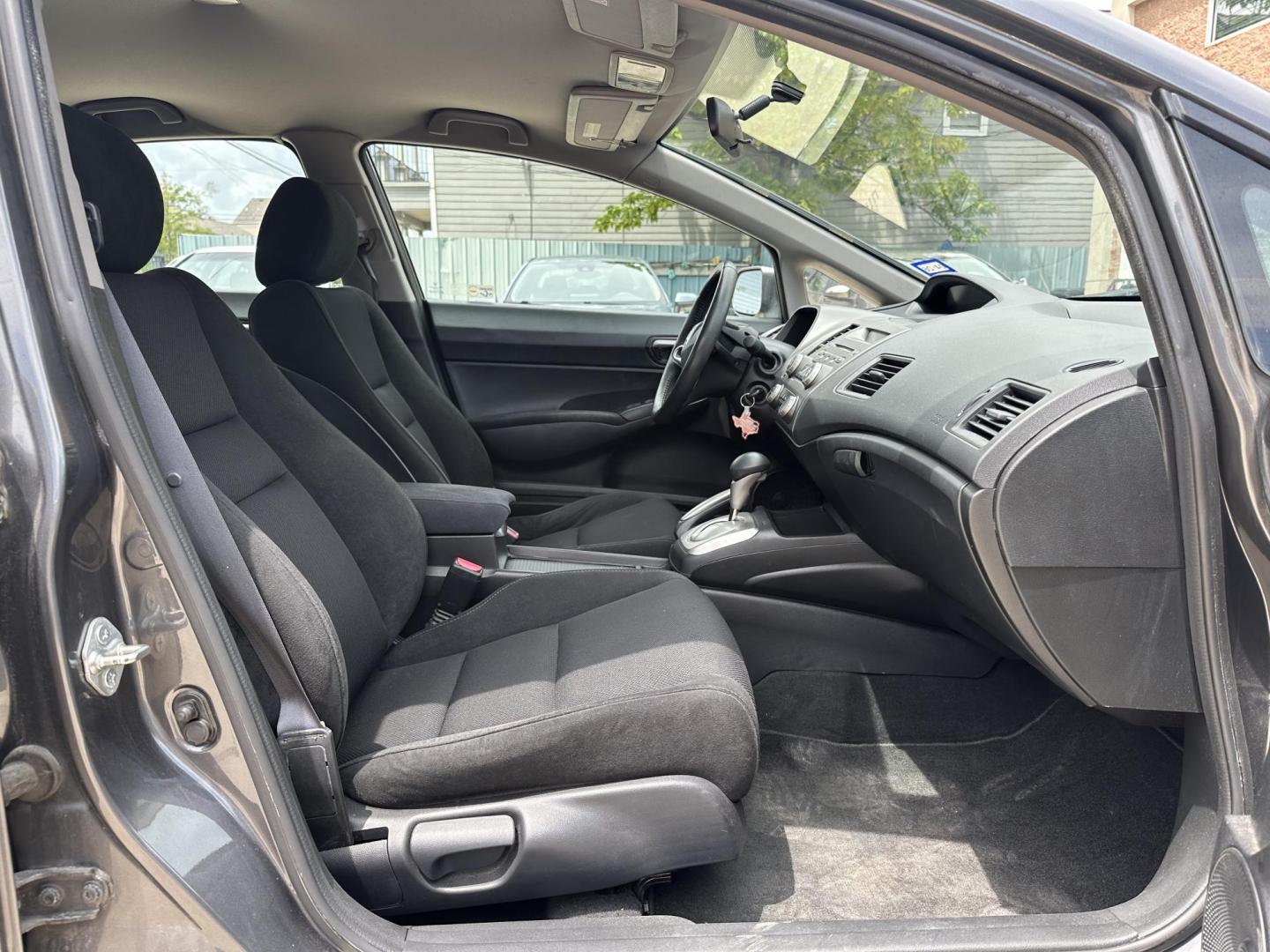 2010 Beige /Silver Honda Civic (2HGFA1F6XAH) , located at 1501 West 15th St., Houston, 77008, (713) 869-2925, 29.797941, -95.411789 - Photo#4