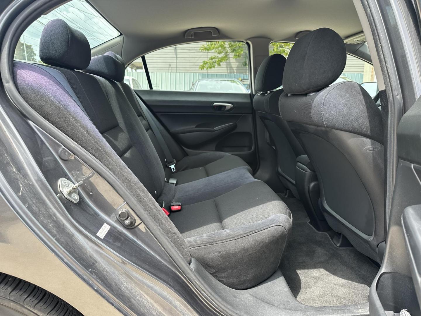 2010 Beige /Silver Honda Civic (2HGFA1F6XAH) , located at 1501 West 15th St., Houston, 77008, (713) 869-2925, 29.797941, -95.411789 - Photo#5