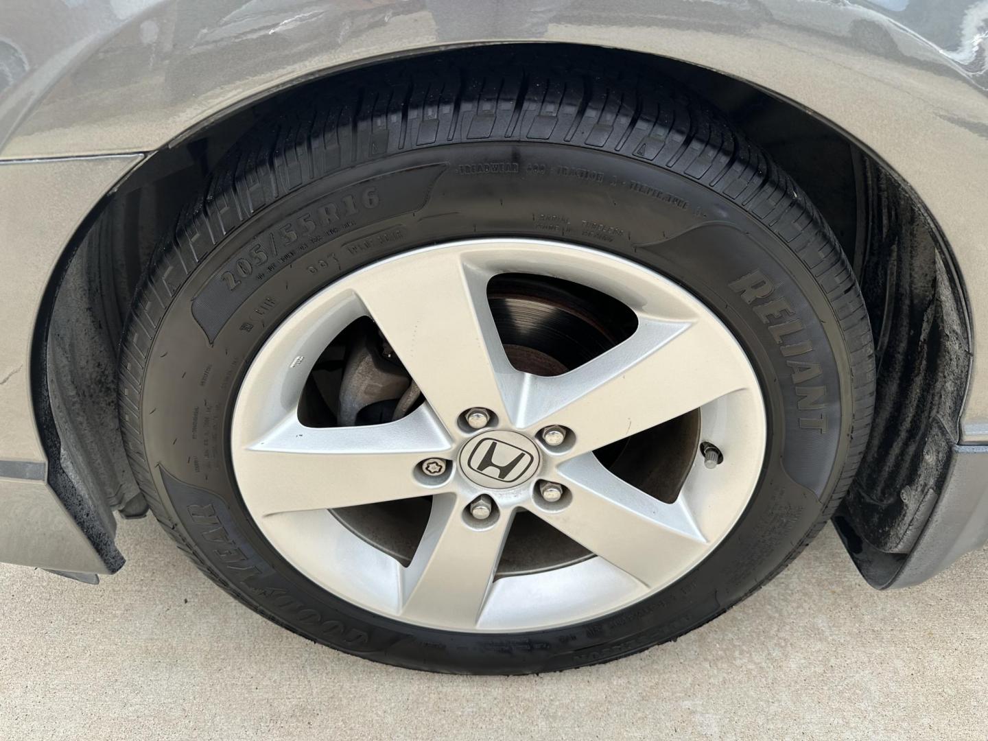 2010 Beige /Silver Honda Civic (2HGFA1F6XAH) , located at 1501 West 15th St., Houston, 77008, (713) 869-2925, 29.797941, -95.411789 - Photo#9