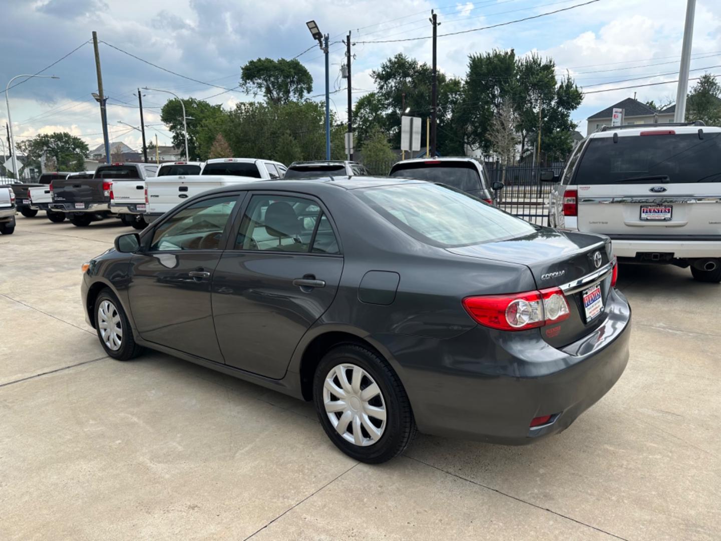 2012 Gray /Silver Toyota Corolla L (2T1BU4EE5CC) with an 1.8L engine, Automatic transmission, located at 1501 West 15th St., Houston, 77008, (713) 869-2925, 29.797941, -95.411789 - Photo#3