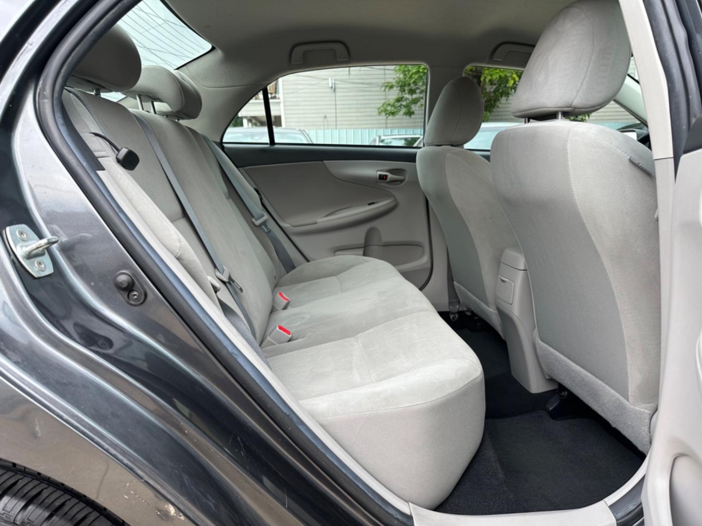 2012 Gray /Silver Toyota Corolla L (2T1BU4EE5CC) with an 1.8L engine, Automatic transmission, located at 1501 West 15th St., Houston, 77008, (713) 869-2925, 29.797941, -95.411789 - Photo#5