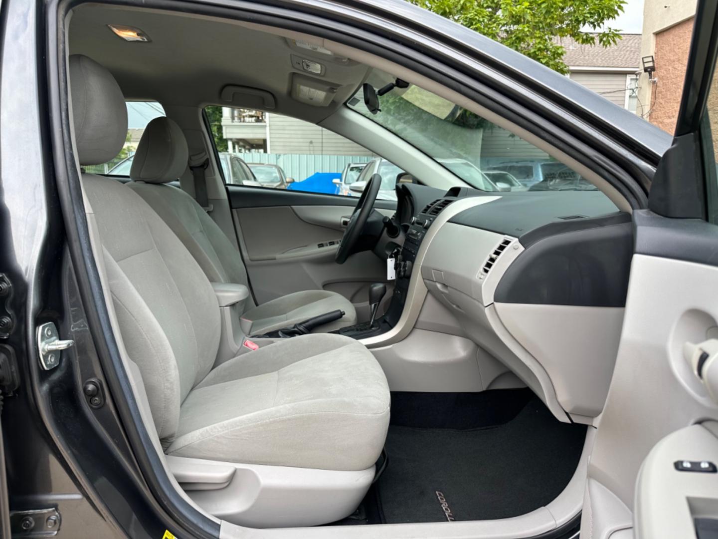 2012 Gray /Silver Toyota Corolla L (2T1BU4EE5CC) with an 1.8L engine, Automatic transmission, located at 1501 West 15th St., Houston, 77008, (713) 869-2925, 29.797941, -95.411789 - Photo#4