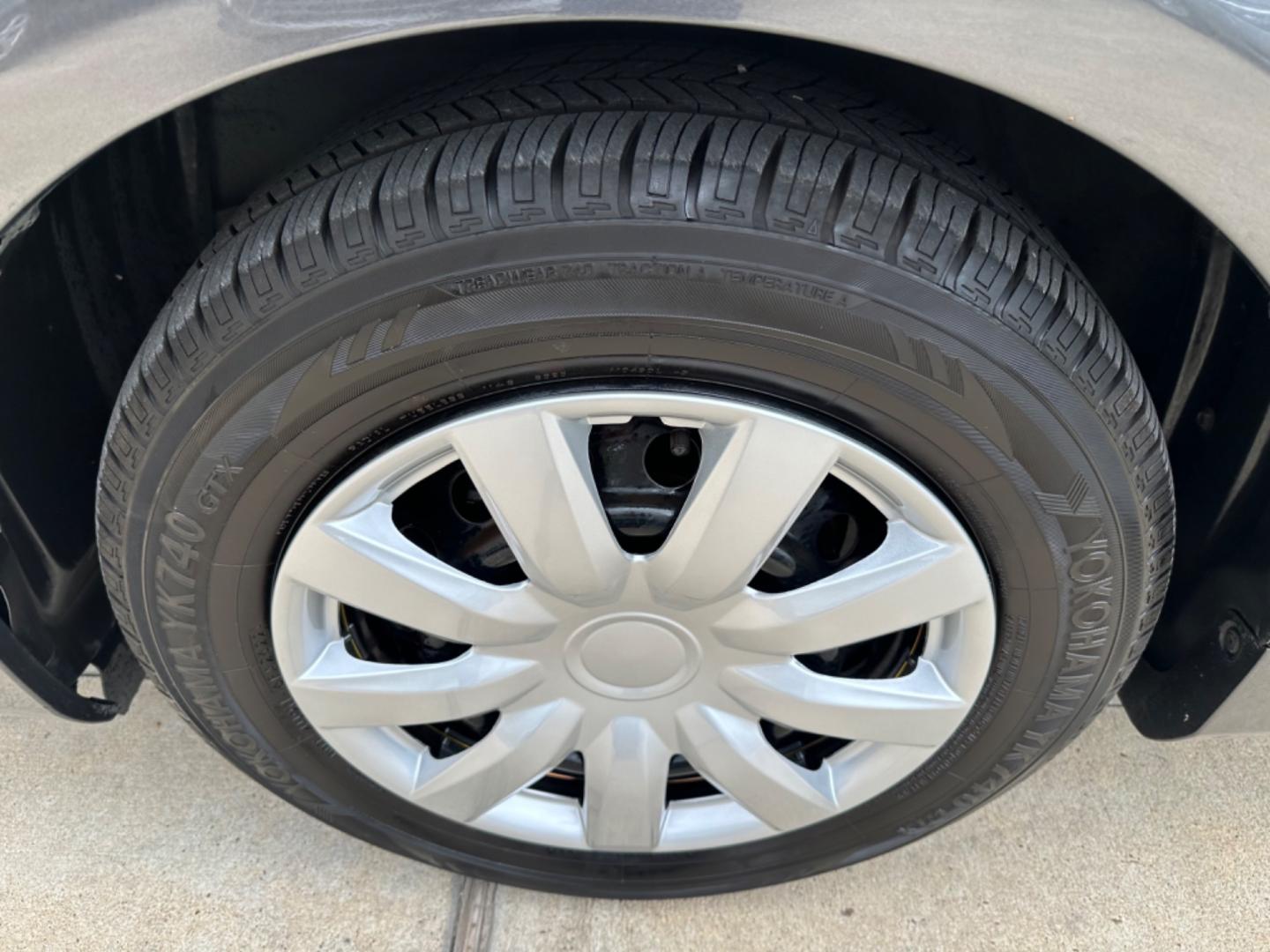 2012 Gray /Silver Toyota Corolla L (2T1BU4EE5CC) with an 1.8L engine, Automatic transmission, located at 1501 West 15th St., Houston, 77008, (713) 869-2925, 29.797941, -95.411789 - Photo#8