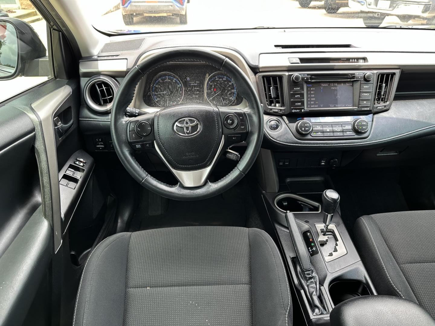 2018 Gray /Black Toyota RAV4 XLE FWD (2T3WFREV6JW) with an 2.5L L4 DOHC 16V engine, 6A transmission, located at 1501 West 15th St., Houston, 77008, (713) 869-2925, 29.797941, -95.411789 - Photo#4