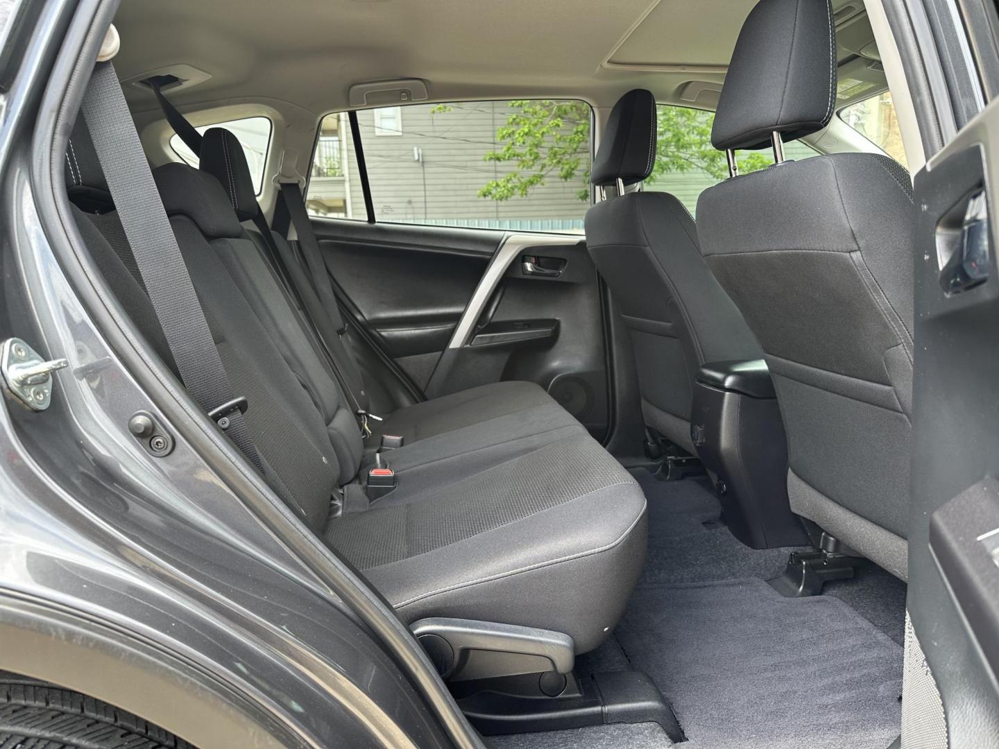 2018 Gray /Black Toyota RAV4 XLE FWD (2T3WFREV6JW) with an 2.5L L4 DOHC 16V engine, 6A transmission, located at 1501 West 15th St., Houston, 77008, (713) 869-2925, 29.797941, -95.411789 - Photo#6