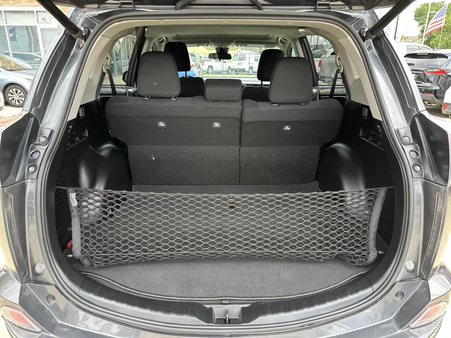 2018 Gray /Black Toyota RAV4 XLE FWD (2T3WFREV6JW) with an 2.5L L4 DOHC 16V engine, 6A transmission, located at 1501 West 15th St., Houston, 77008, (713) 869-2925, 29.797941, -95.411789 - Photo#8