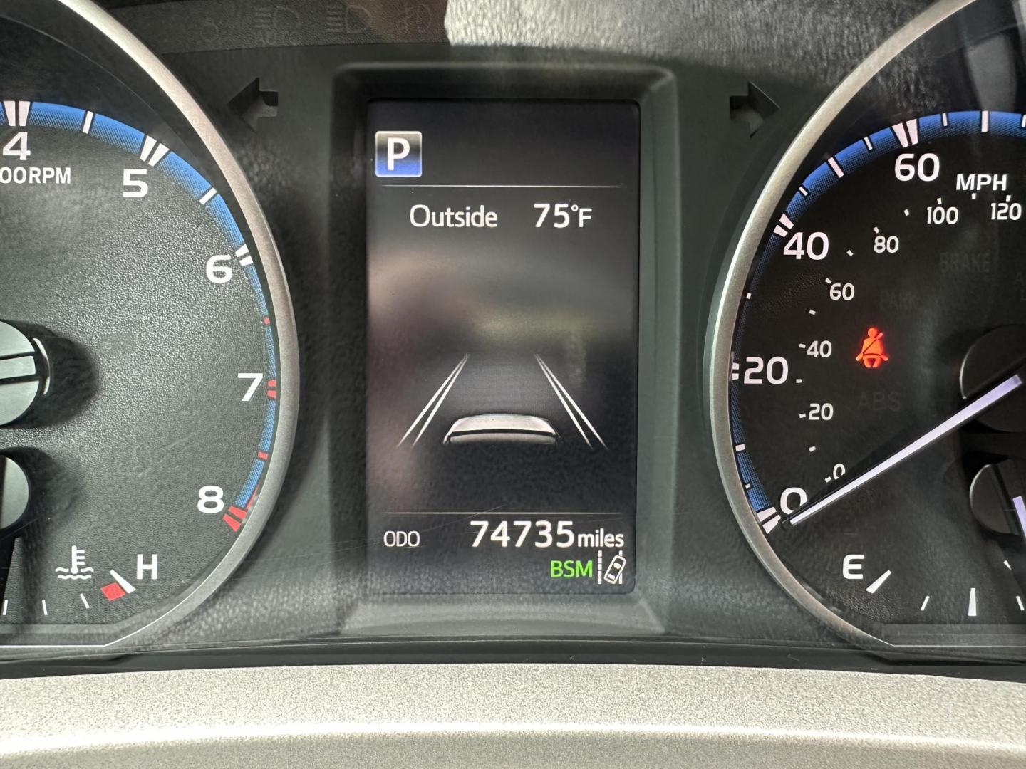 2018 Gray /Black Toyota RAV4 XLE FWD (2T3WFREV6JW) with an 2.5L L4 DOHC 16V engine, 6A transmission, located at 1501 West 15th St., Houston, 77008, (713) 869-2925, 29.797941, -95.411789 - Photo#9