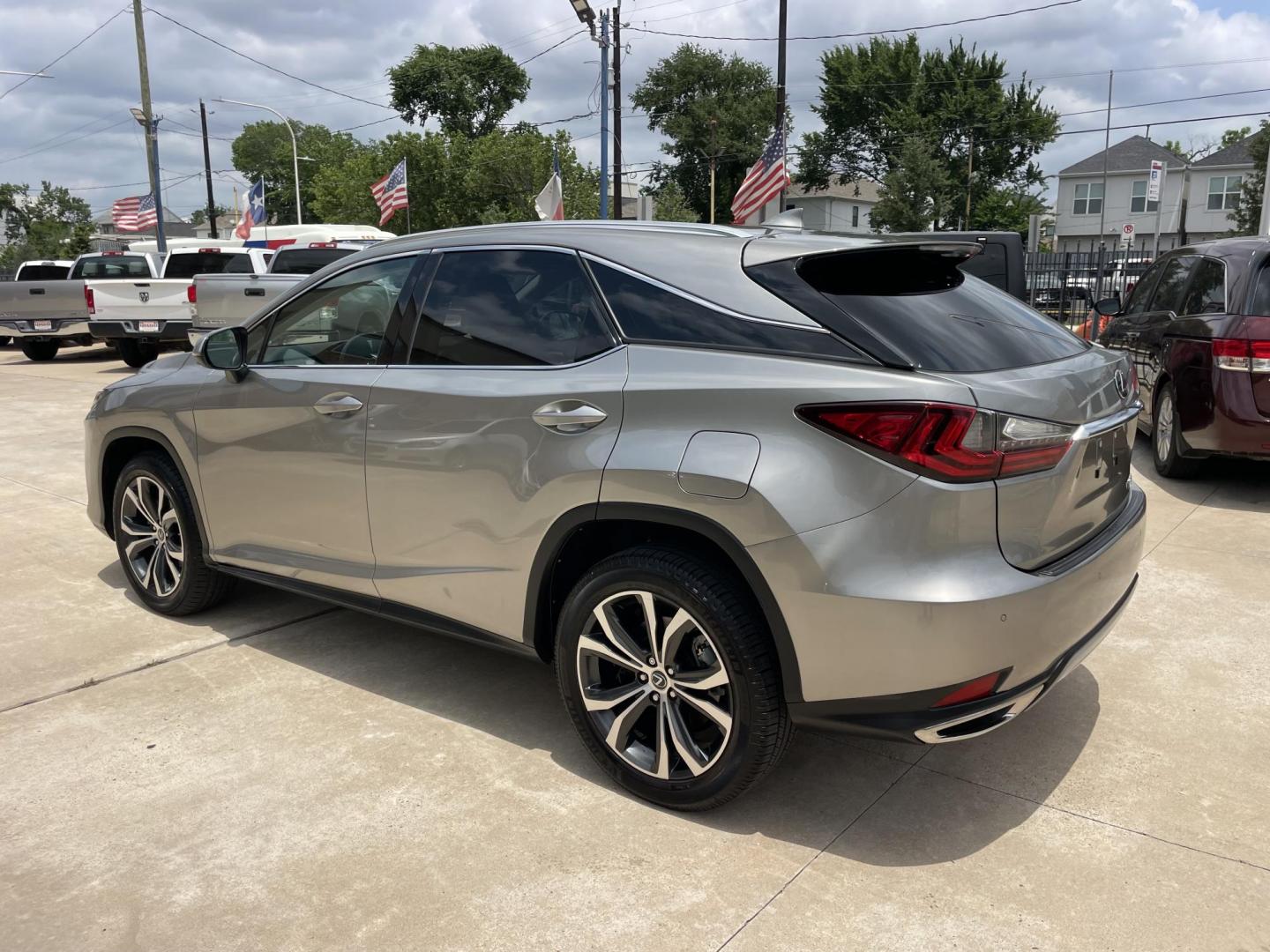 2020 Beige /White Lexus RX 350 FWD (2T2HZMAA2LC) with an 3.5L V6 DOHC 24V engine, 6A transmission, located at 1501 West 15th St., Houston, 77008, (713) 869-2925, 29.797941, -95.411789 - Photo#3